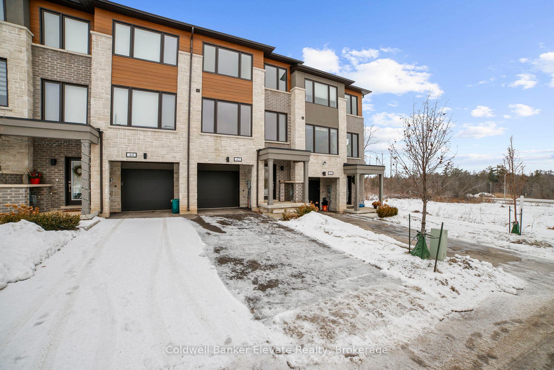 Photo 1 of 42 Windtree Way, Halton Hills, Georgetown — HOMEH