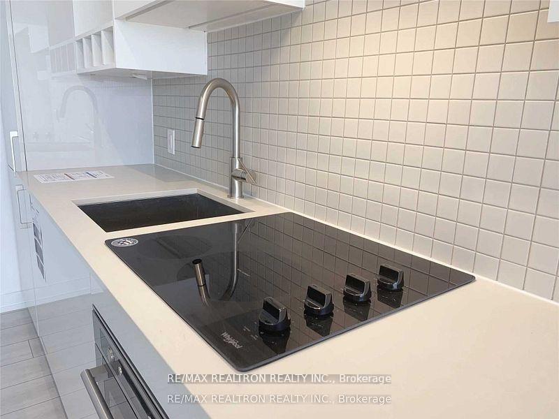 Photo 4 of Unit 706, 898 Portage Parkway, Vaughan, Vaughan Corporate Centre — HOMEH