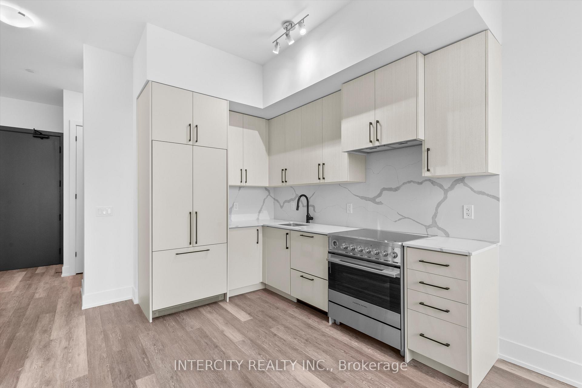 Photo 5 of Unit 601, 2075 King Road, King, King City — HOMEH