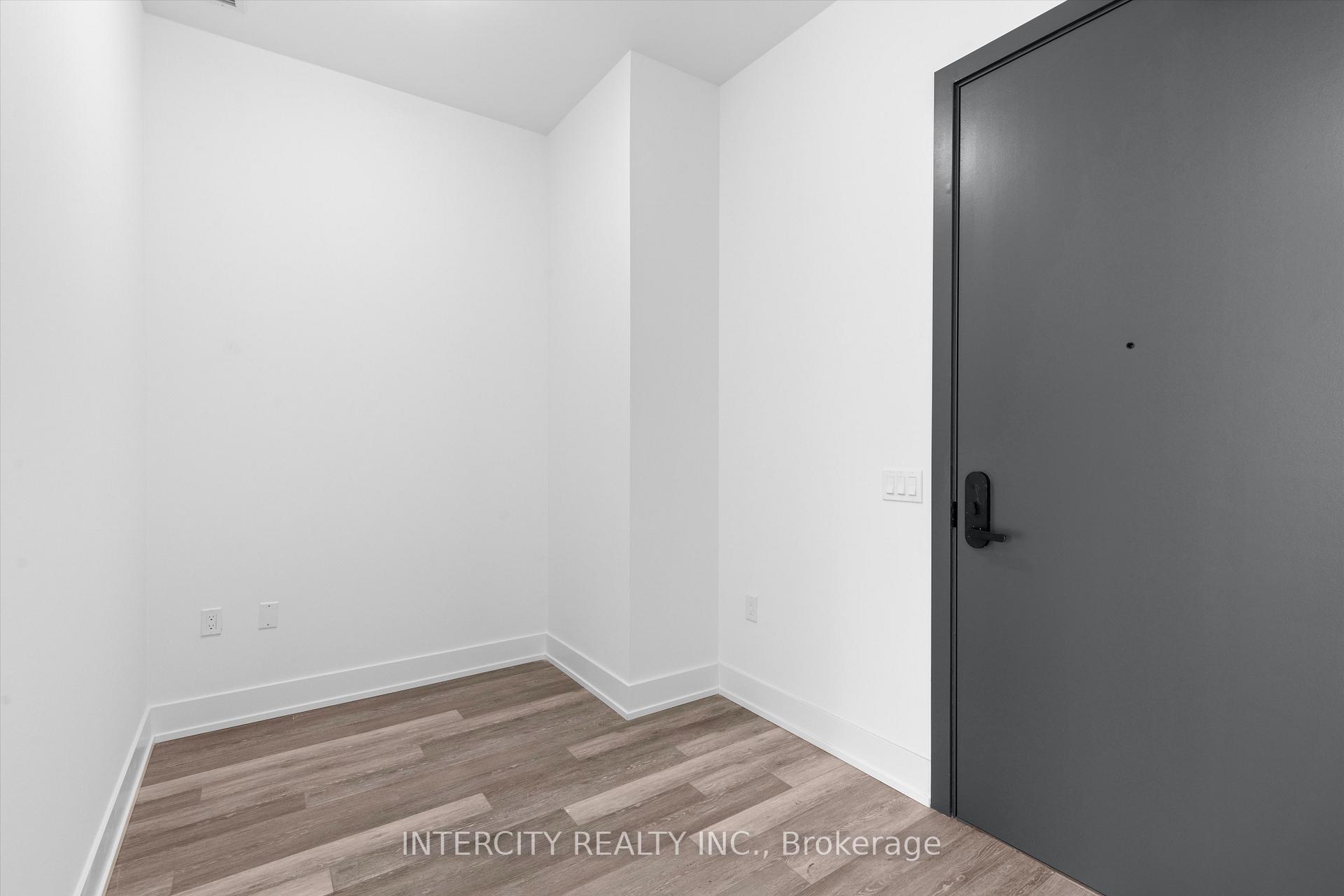 Photo 7 of Unit 601, 2075 King Road, King, King City — HOMEH