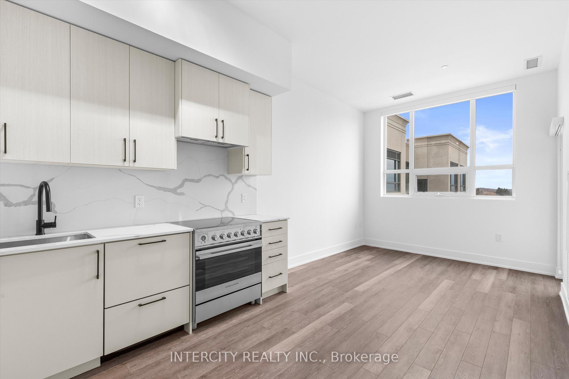 Photo 3 of Unit 601, 2075 King Road, King, King City — HOMEH