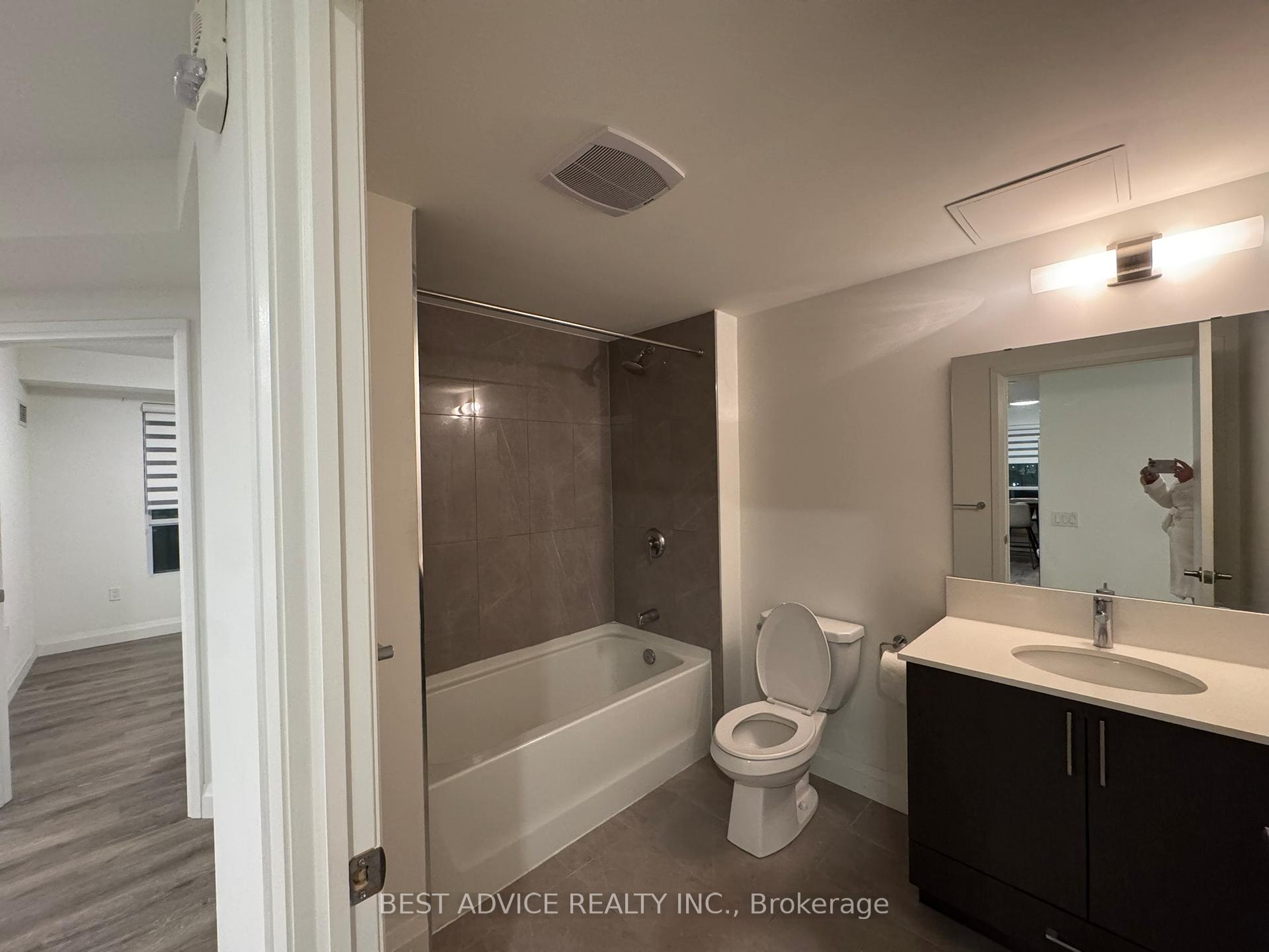 Photo 11 of Unit 817, 58 Lakeside Terrace, Barrie, Little Lake — HOMEH
