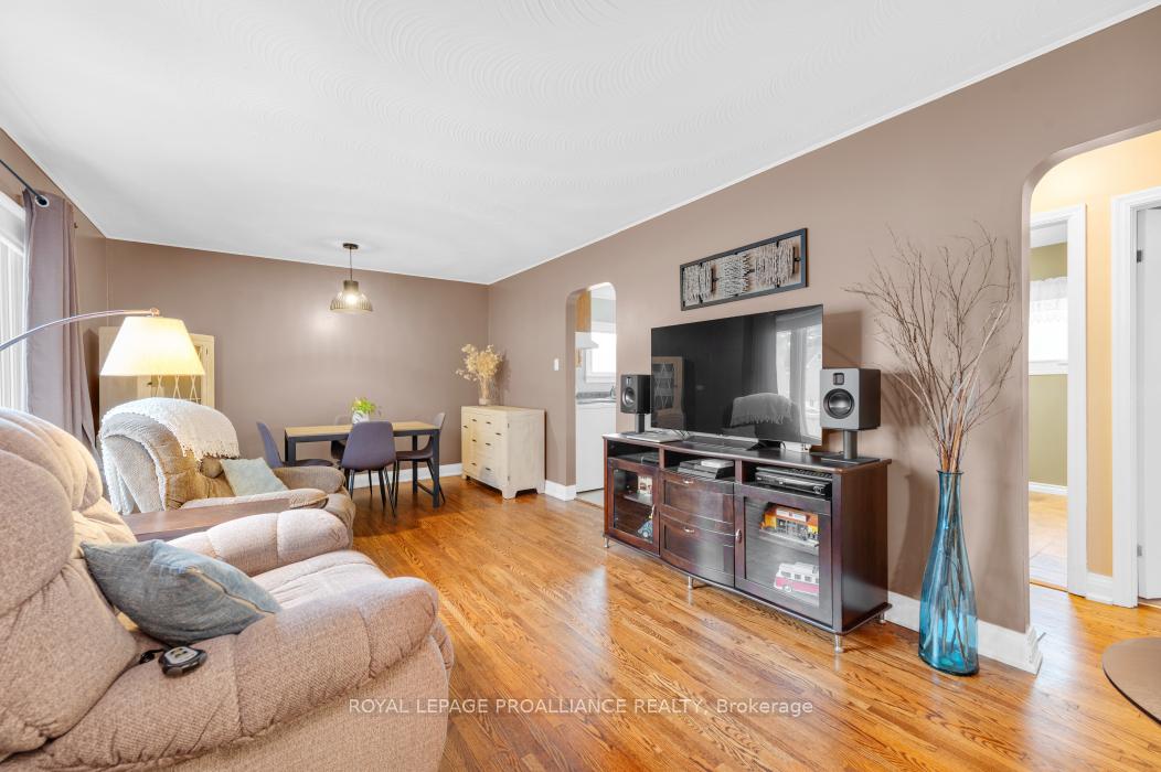 Photo 8 of 31 Lemoine Street, Belleville, Belleville Ward — HOMEH