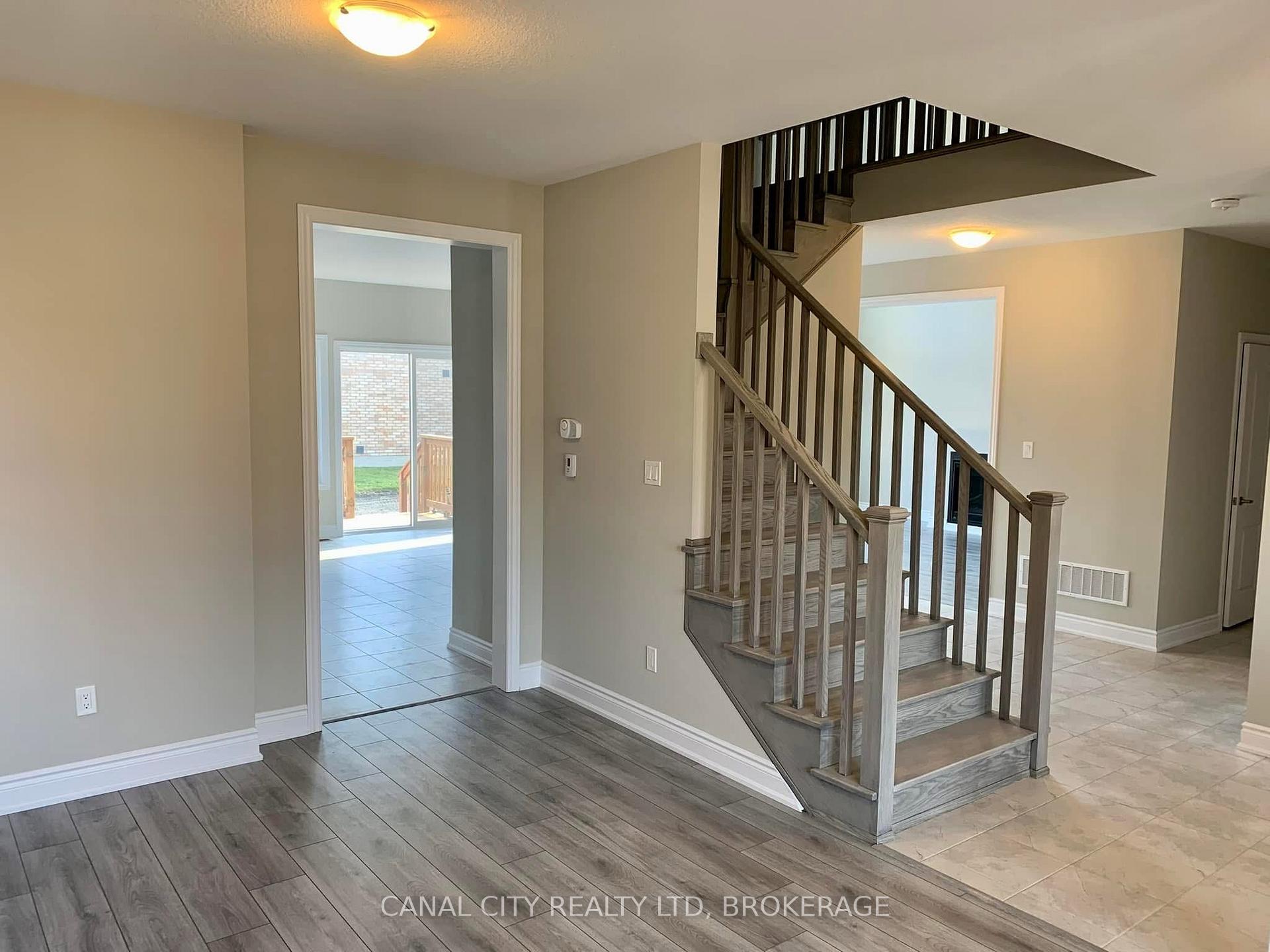 Photo 5 of 10 Venture Way, Thorold, Rolling Meadows — HOMEH