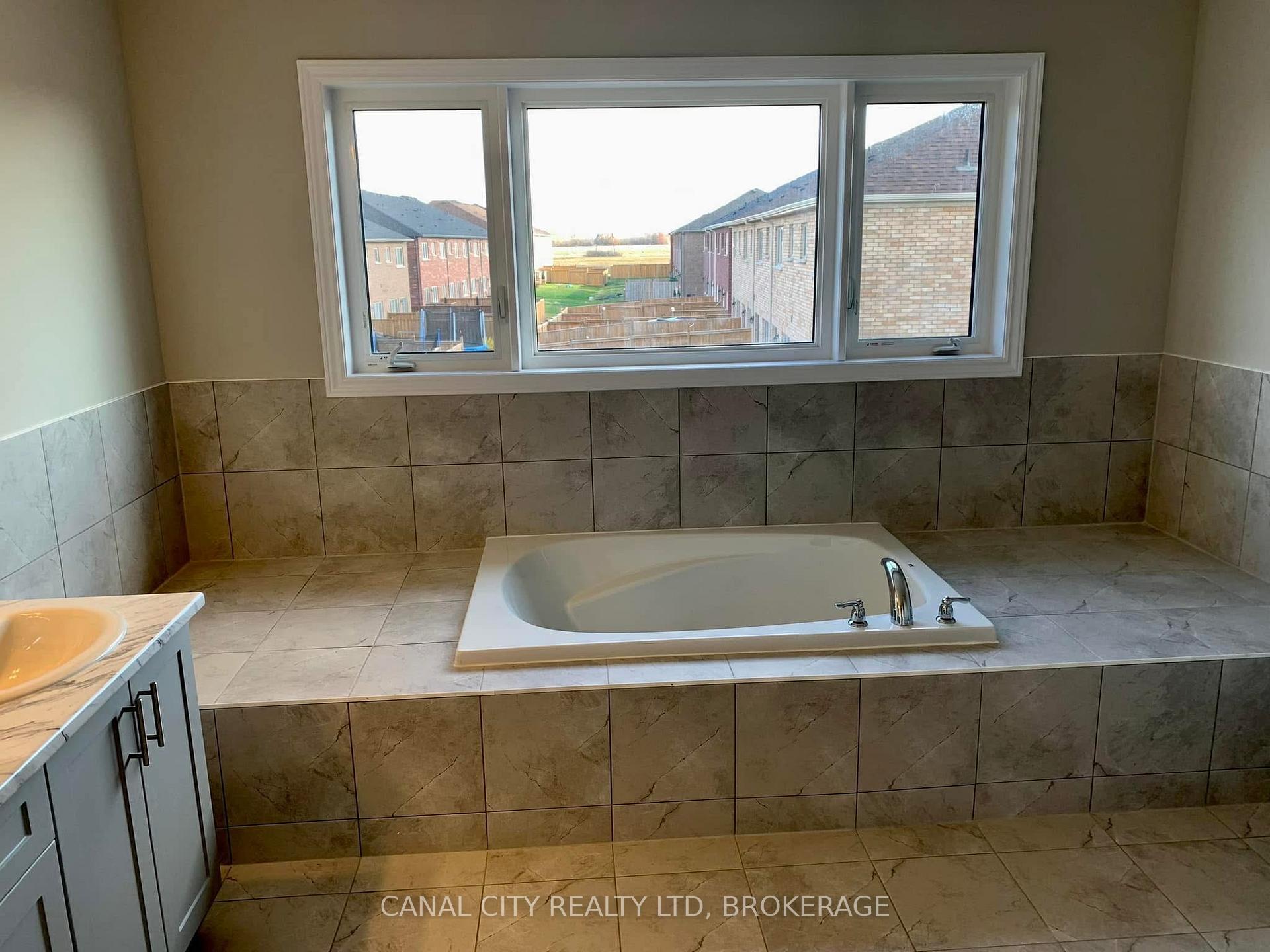 Photo 11 of 10 Venture Way, Thorold, Rolling Meadows — HOMEH