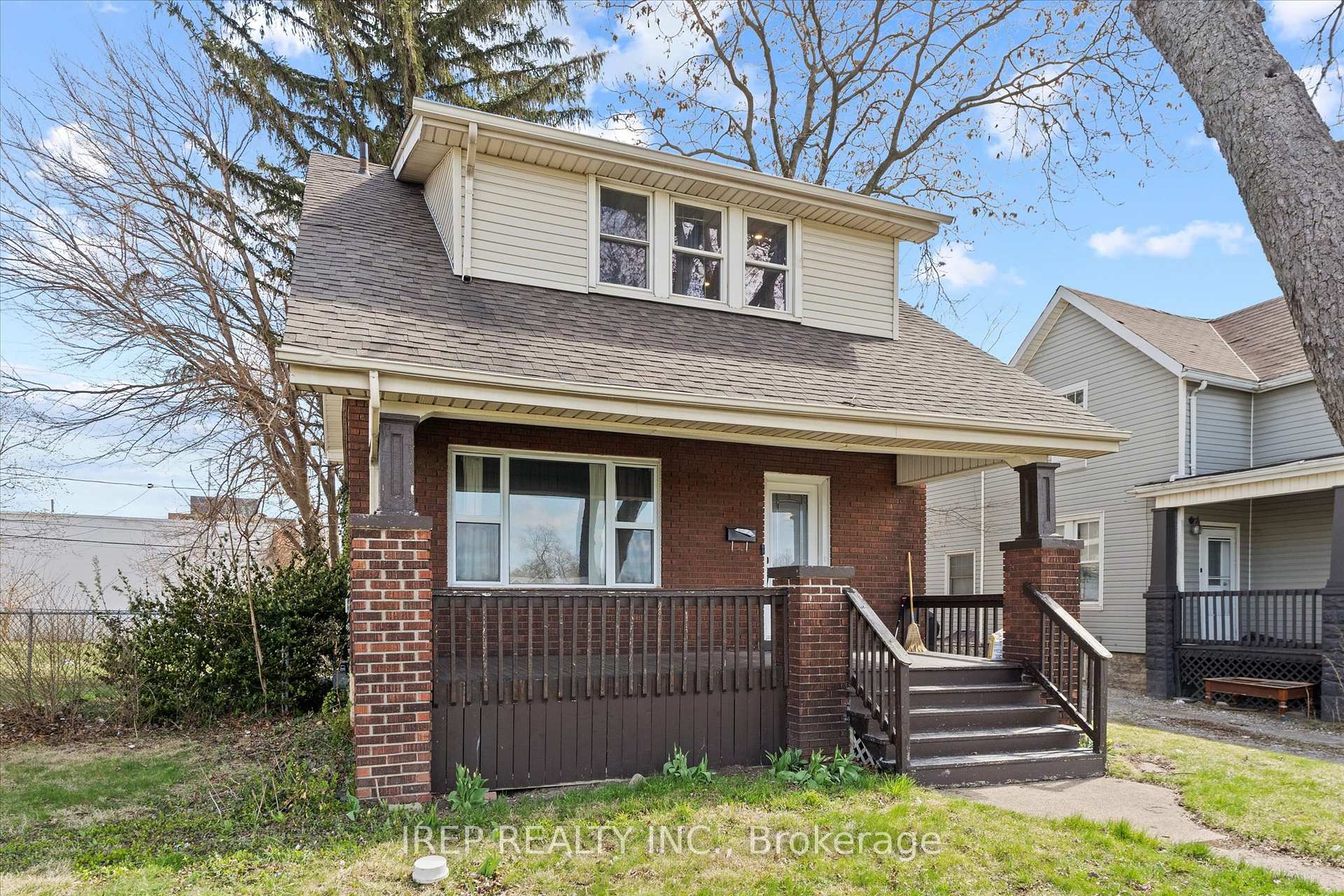 Photo 2 of 394 Crawford Avenue, Windsor — HOMEH