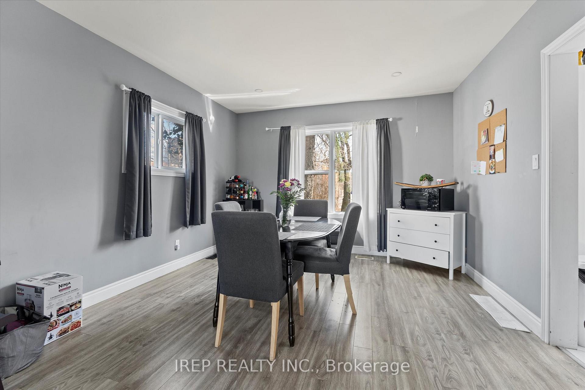 Photo 3 of 394 Crawford Avenue, Windsor — HOMEH
