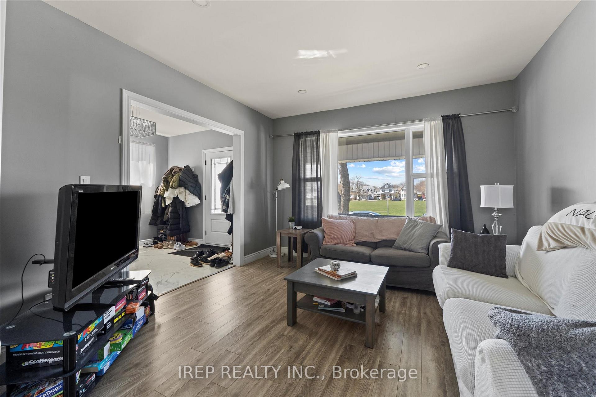 Photo 6 of 394 Crawford Avenue, Windsor — HOMEH