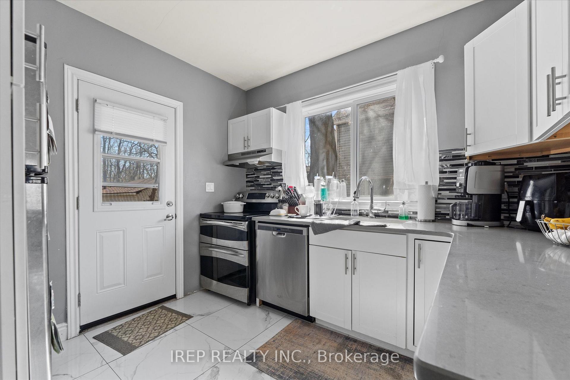 Photo 17 of 394 Crawford Avenue, Windsor — HOMEH