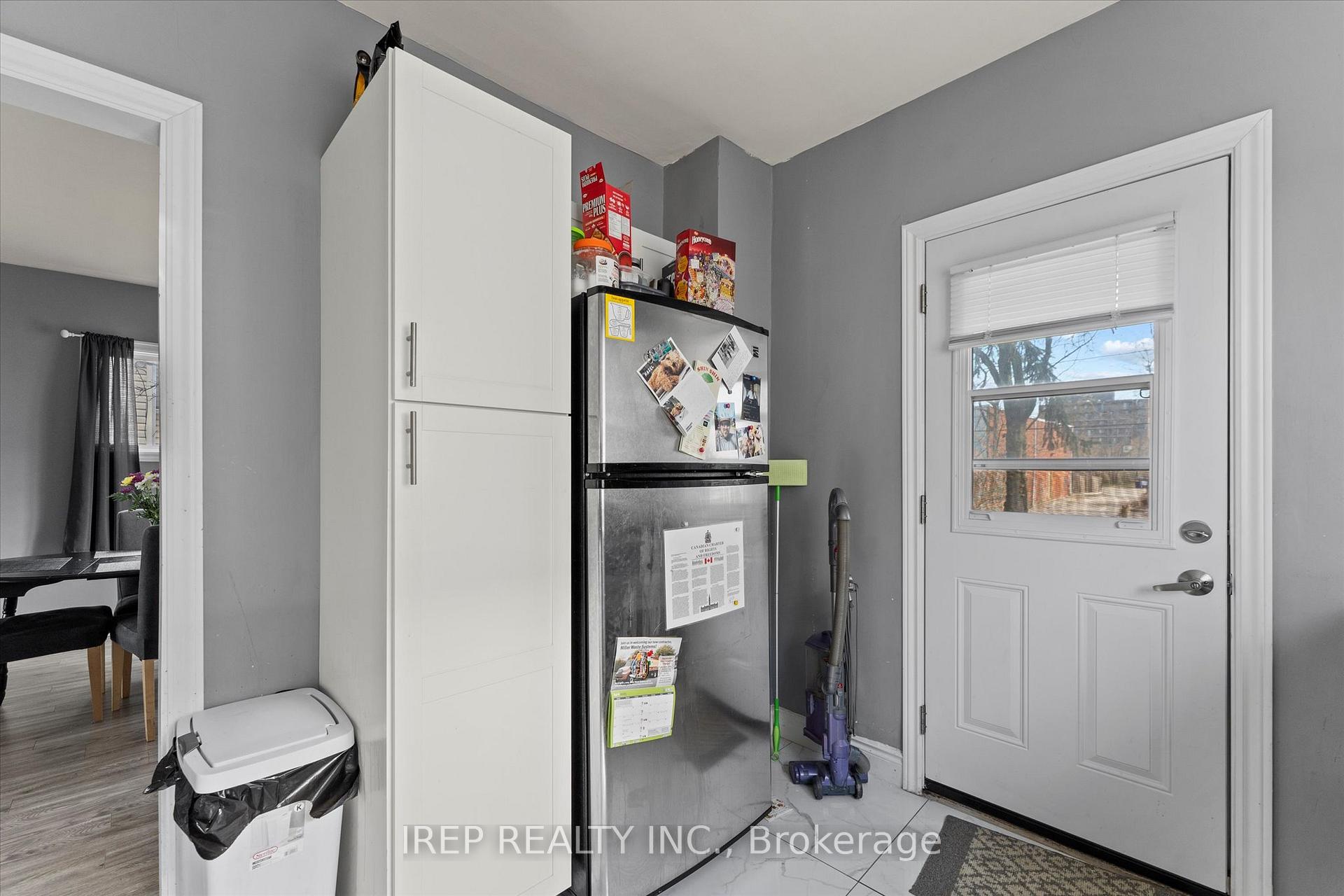 Photo 16 of 394 Crawford Avenue, Windsor — HOMEH