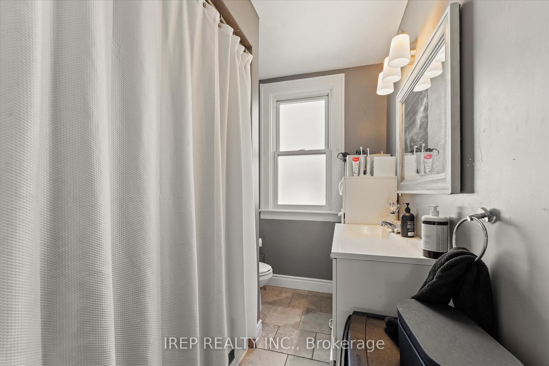 Photo 10 of 394 Crawford Avenue, Windsor — HOMEH
