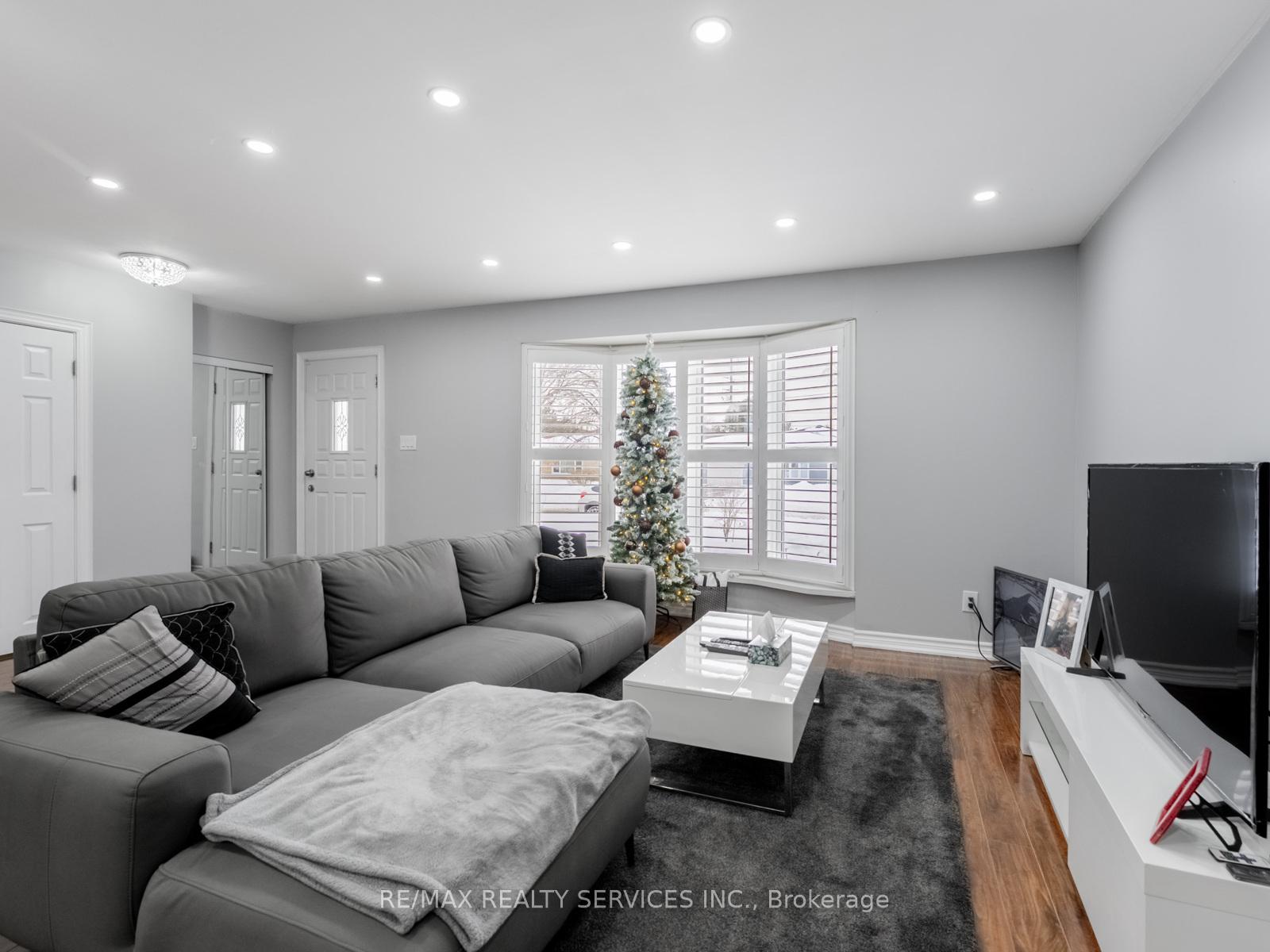 Photo 3 of 14 Belmont Drive, Brampton, Avondale — HOMEH