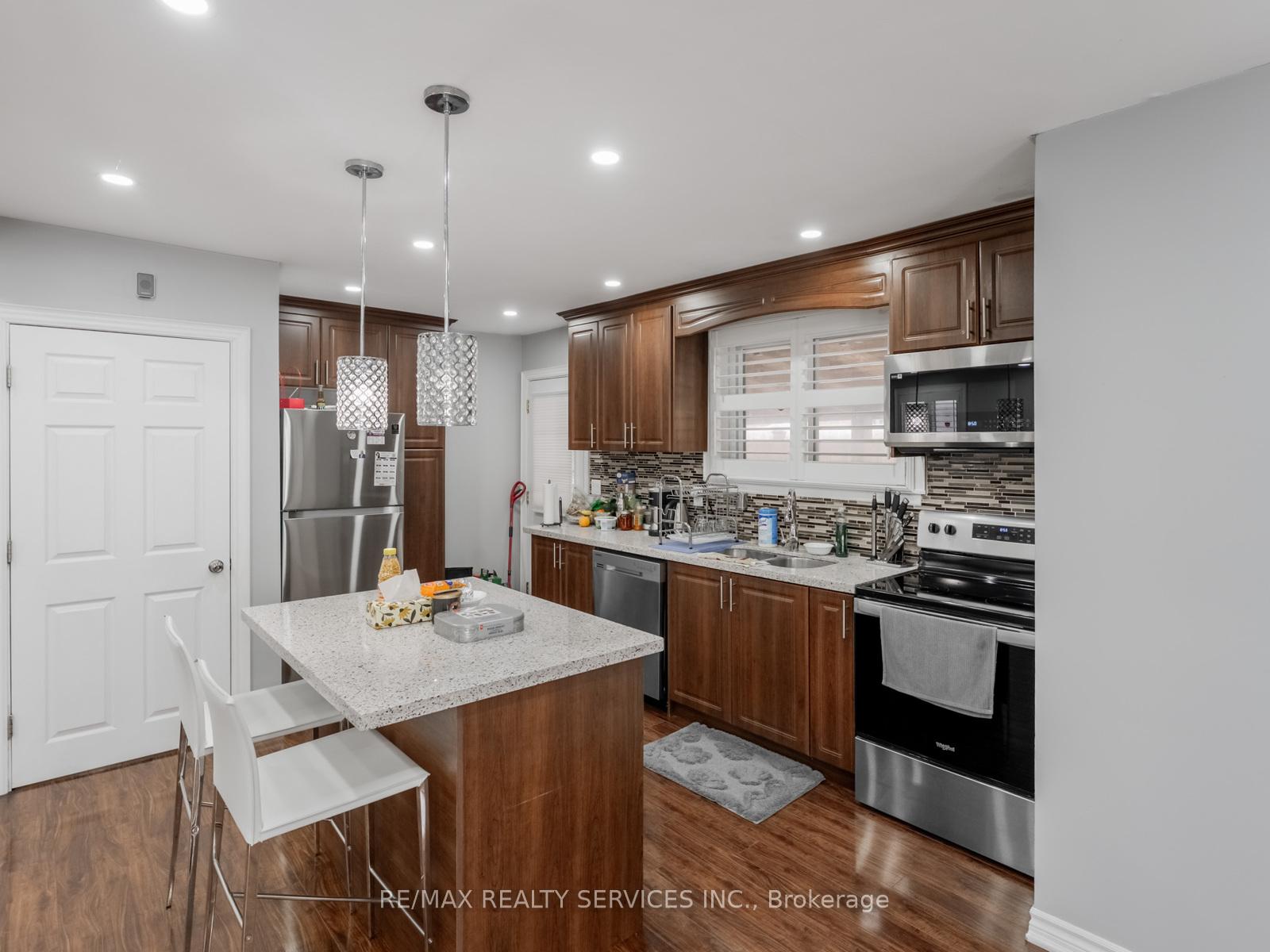 Photo 21 of 14 Belmont Drive, Brampton, Avondale — HOMEH