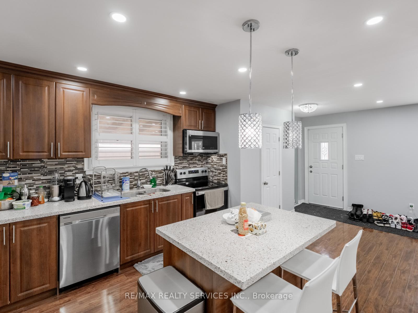 Photo 8 of 14 Belmont Drive, Brampton, Avondale — HOMEH