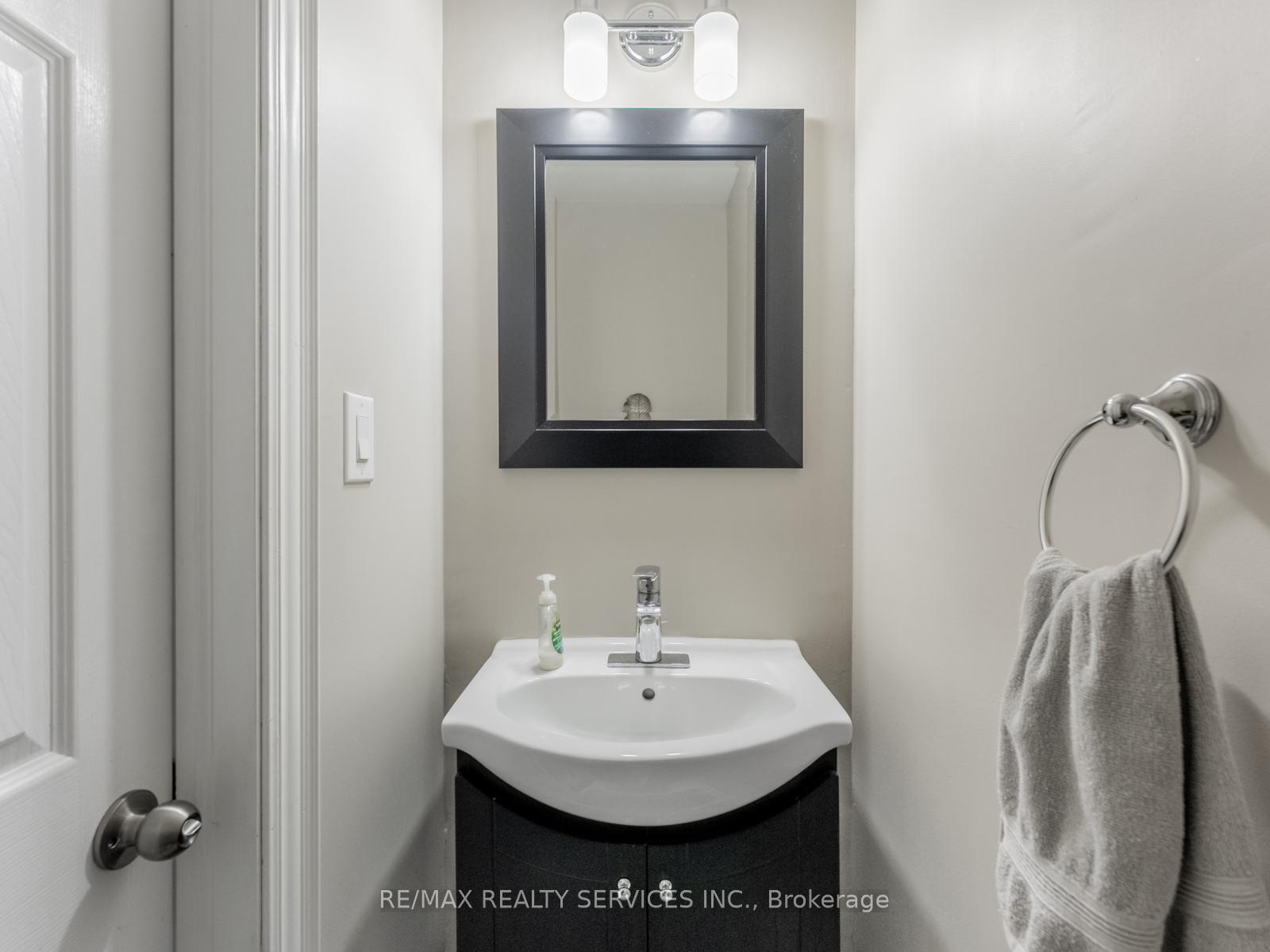 Photo 6 of 14 Belmont Drive, Brampton, Avondale — HOMEH