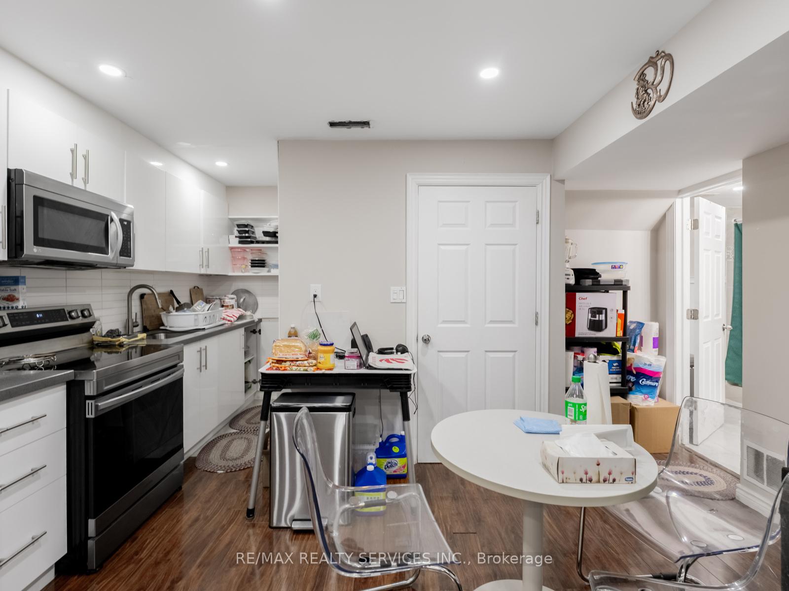 Photo 16 of 14 Belmont Drive, Brampton, Avondale — HOMEH