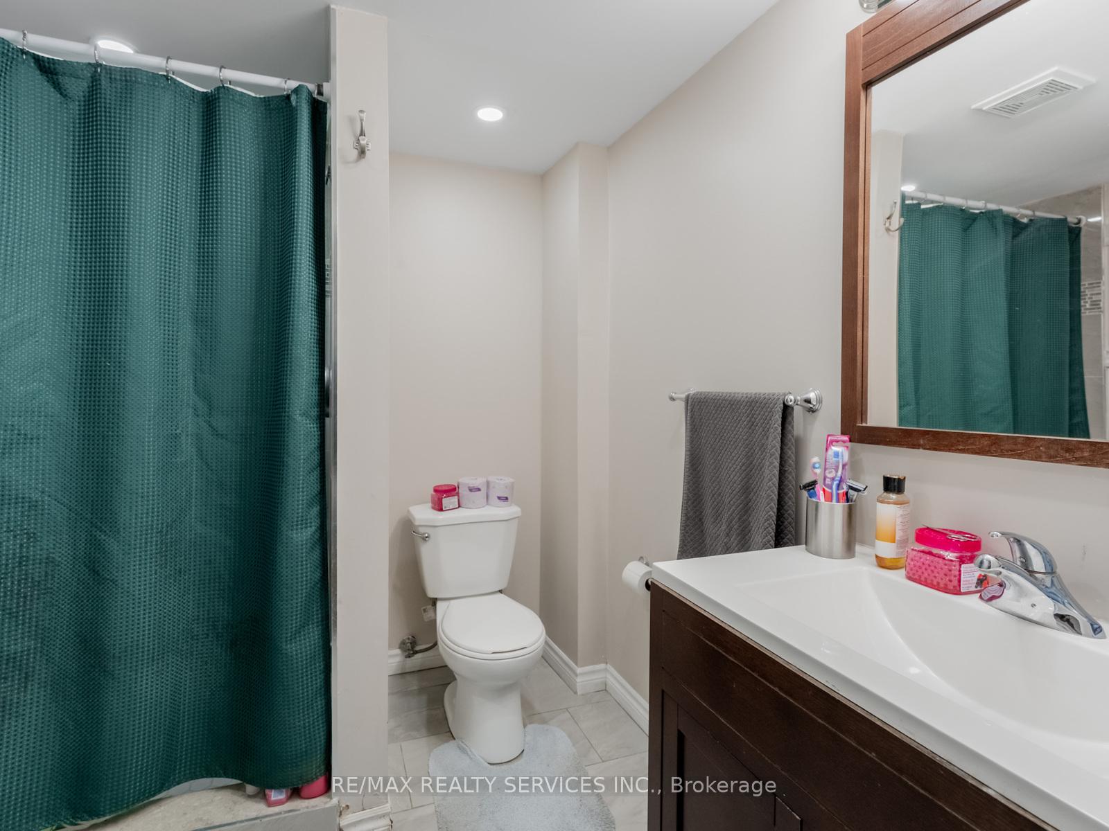 Photo 17 of 14 Belmont Drive, Brampton, Avondale — HOMEH