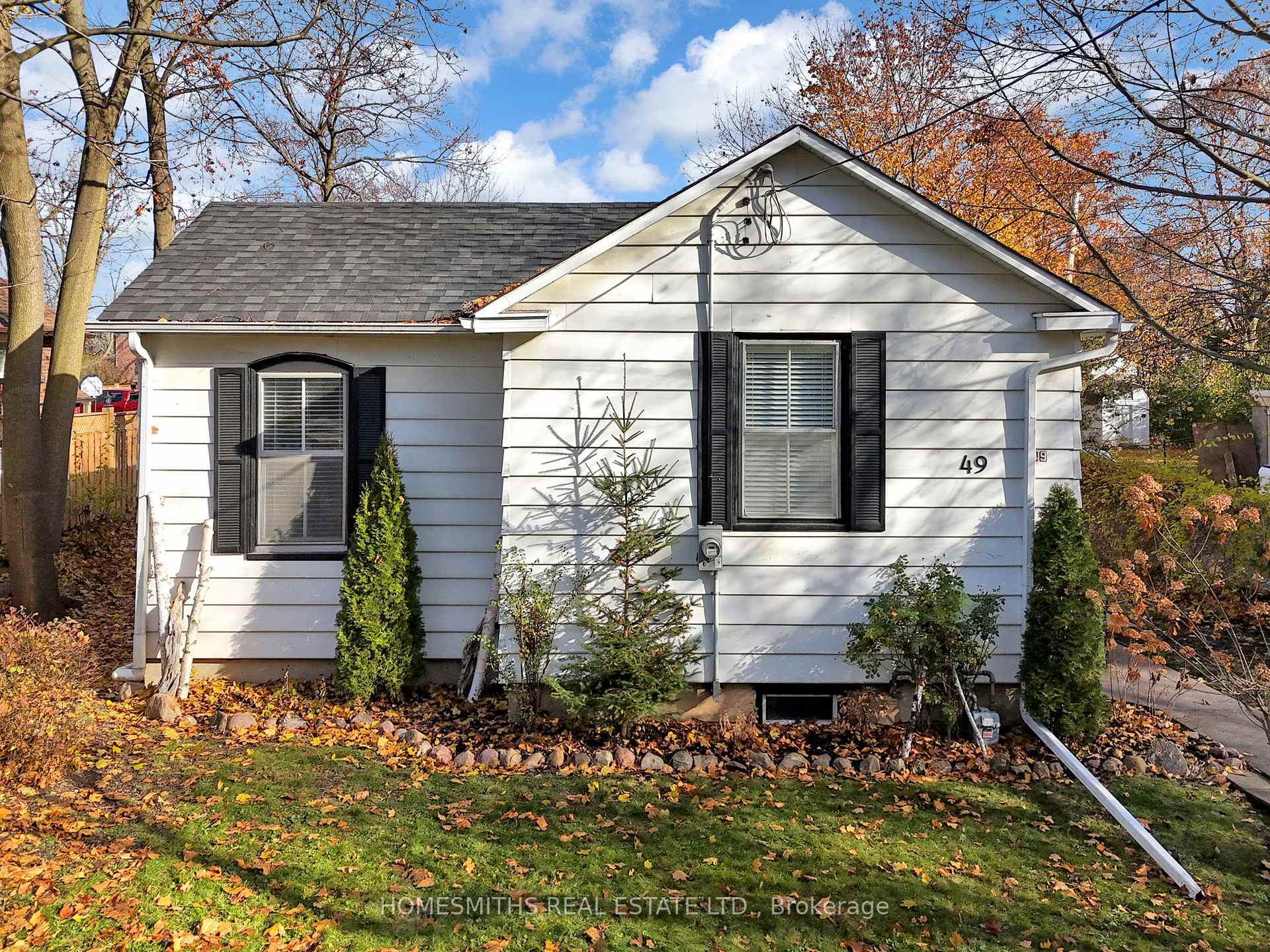 Photo 2 of 49 Centre Street, Clarington, Bowmanville — HOMEH