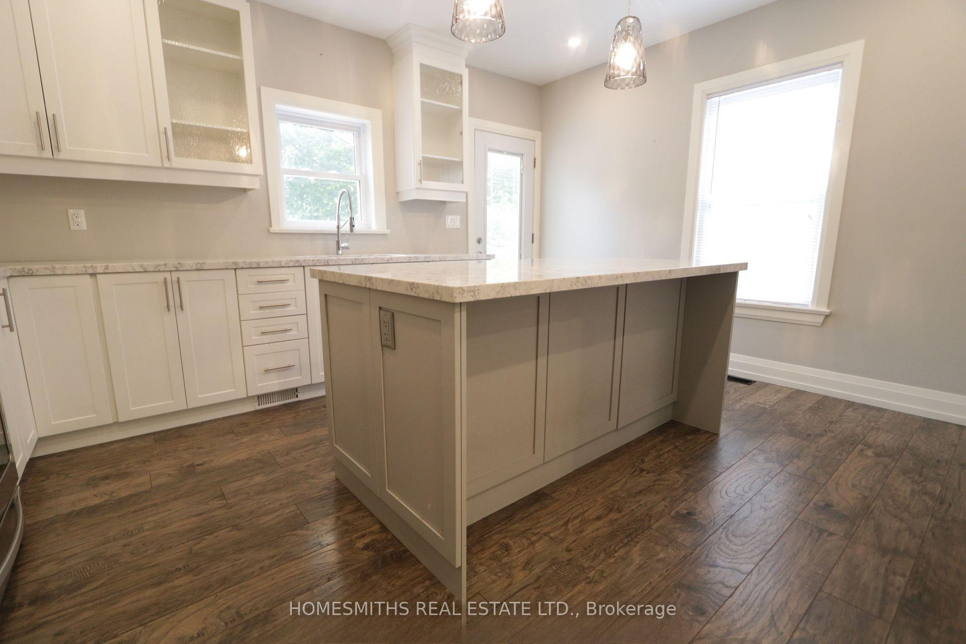 Photo 5 of 49 Centre Street, Clarington, Bowmanville — HOMEH