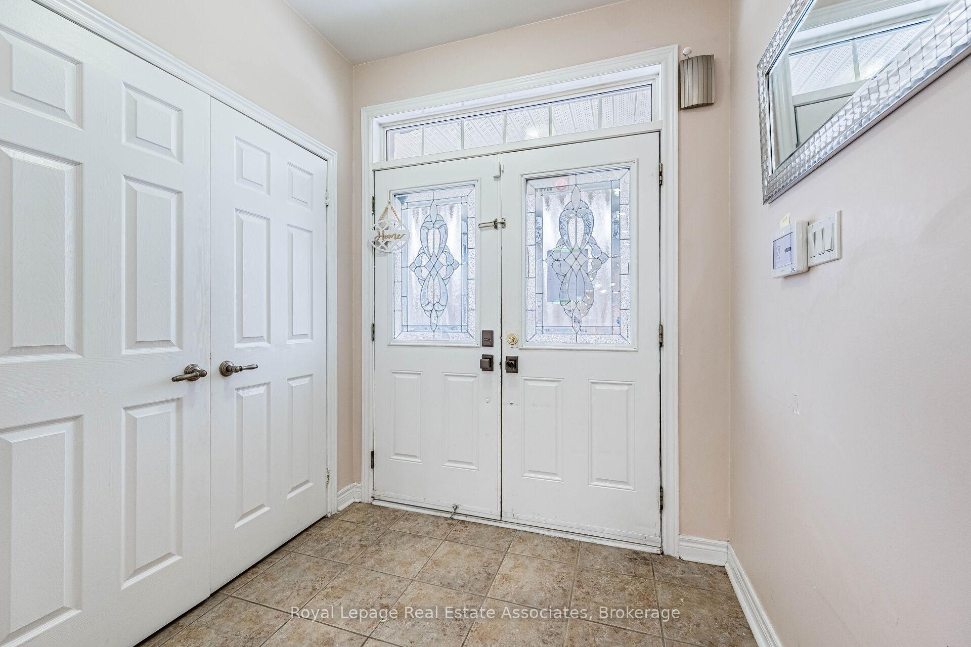 Photo 4 of 116 Everingham Circle, Brampton, Sandringham-Wellington — HOMEH