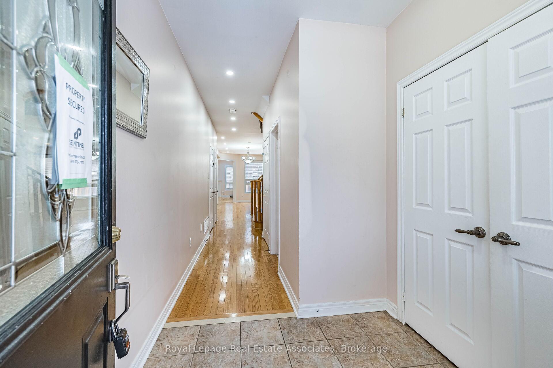Photo 12 of 116 Everingham Circle, Brampton, Sandringham-Wellington — HOMEH