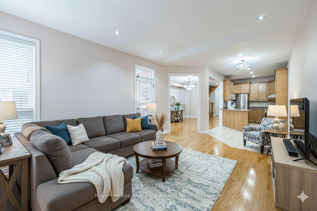 Photo 2 of 116 Everingham Circle, Brampton, Sandringham-Wellington — HOMEH