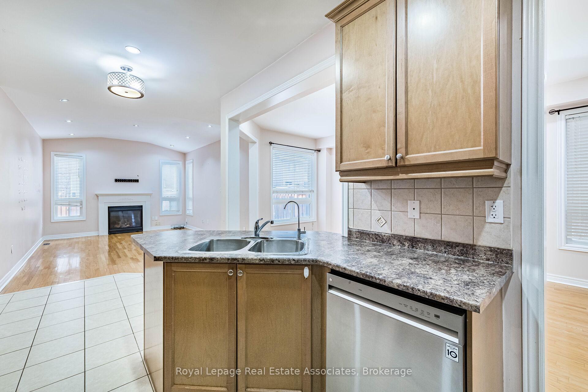 Photo 20 of 116 Everingham Circle, Brampton, Sandringham-Wellington — HOMEH