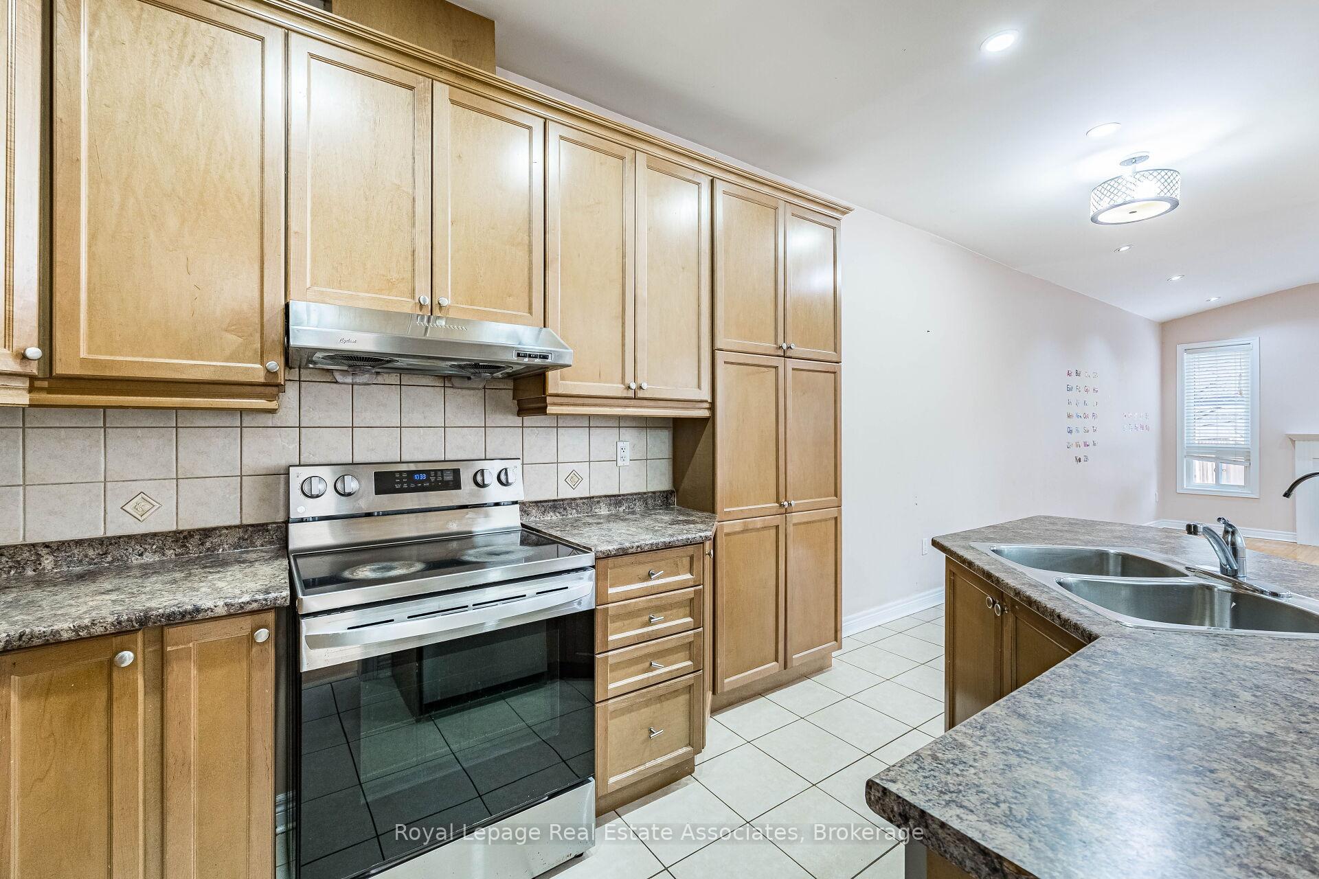 Photo 30 of 116 Everingham Circle, Brampton, Sandringham-Wellington — HOMEH