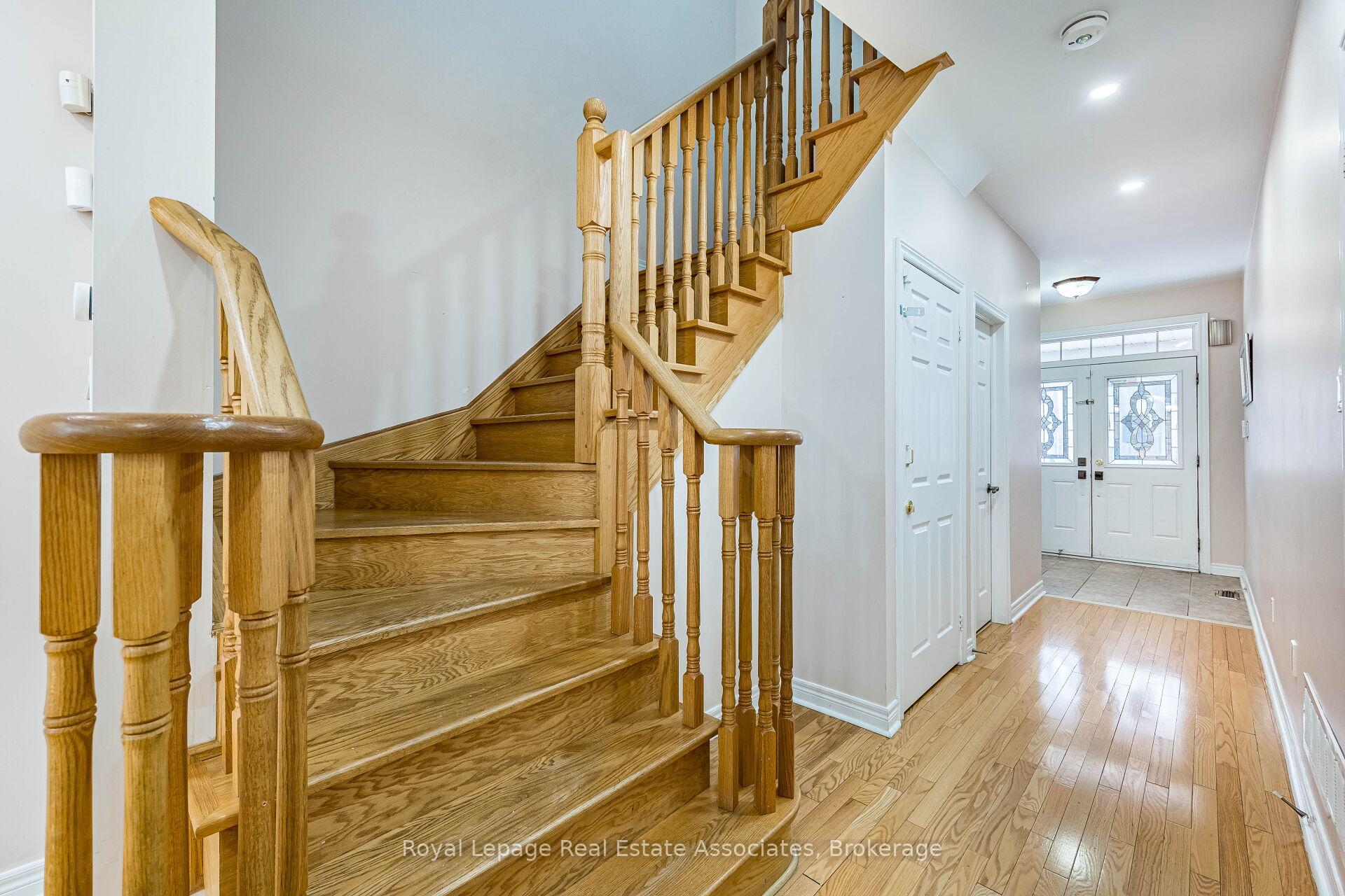 Photo 8 of 116 Everingham Circle, Brampton, Sandringham-Wellington — HOMEH