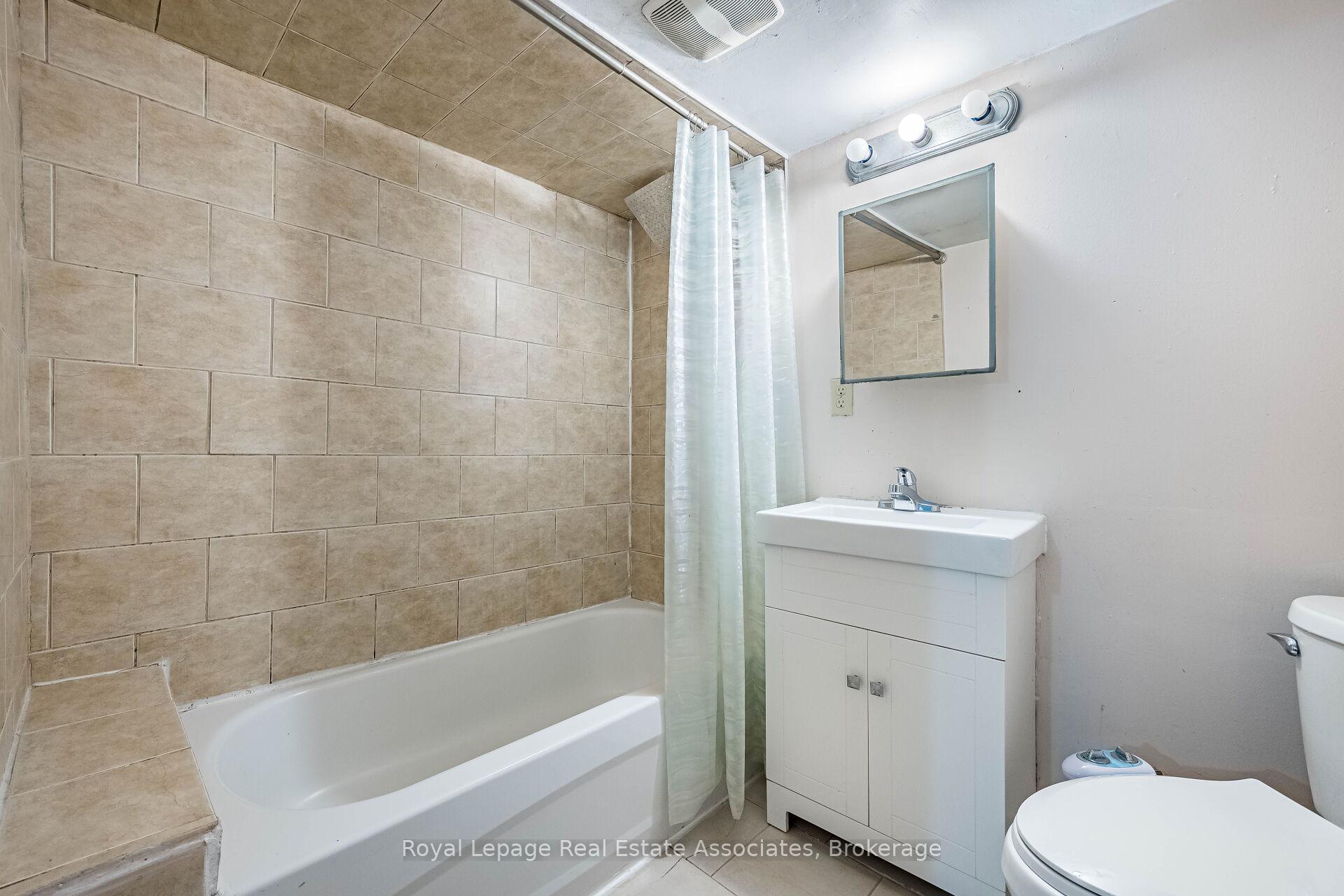 Photo 15 of 116 Everingham Circle, Brampton, Sandringham-Wellington — HOMEH