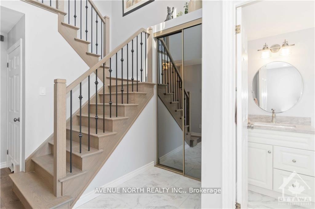 Photo 2 of 10 Pickwick Drive, Ottawa, Barrhaven - Cedargrove/Fraserdale — HOMEH