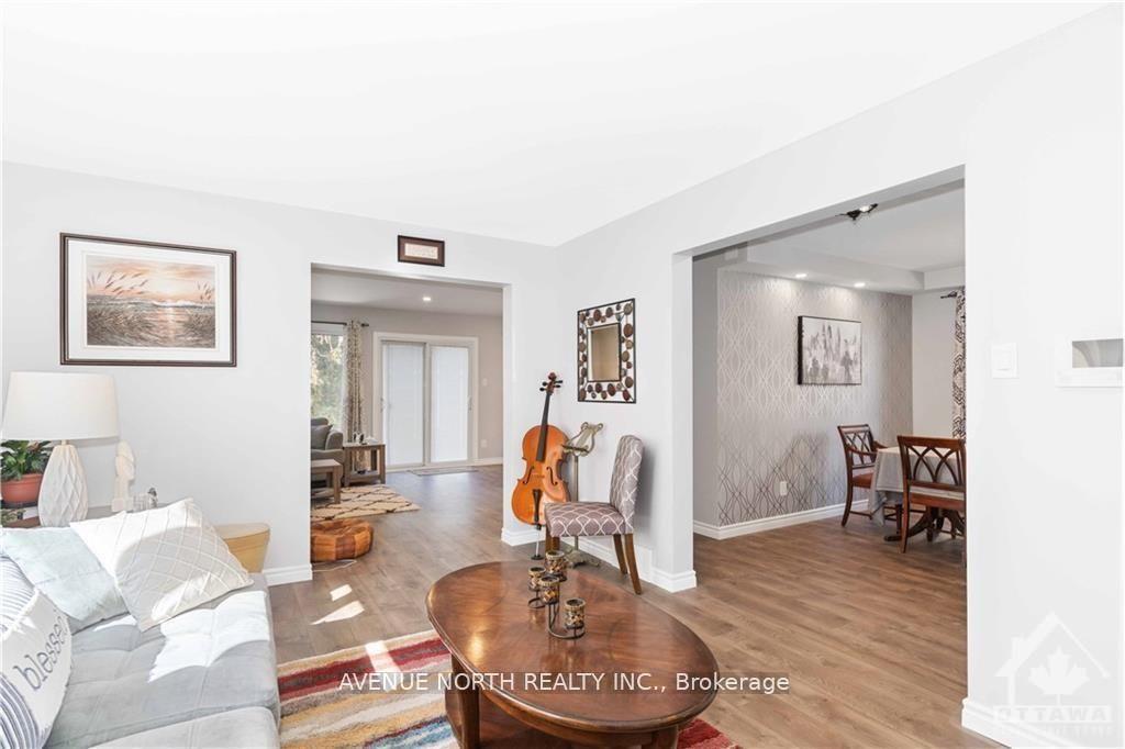 Photo 5 of 10 Pickwick Drive, Ottawa, Barrhaven - Cedargrove/Fraserdale — HOMEH