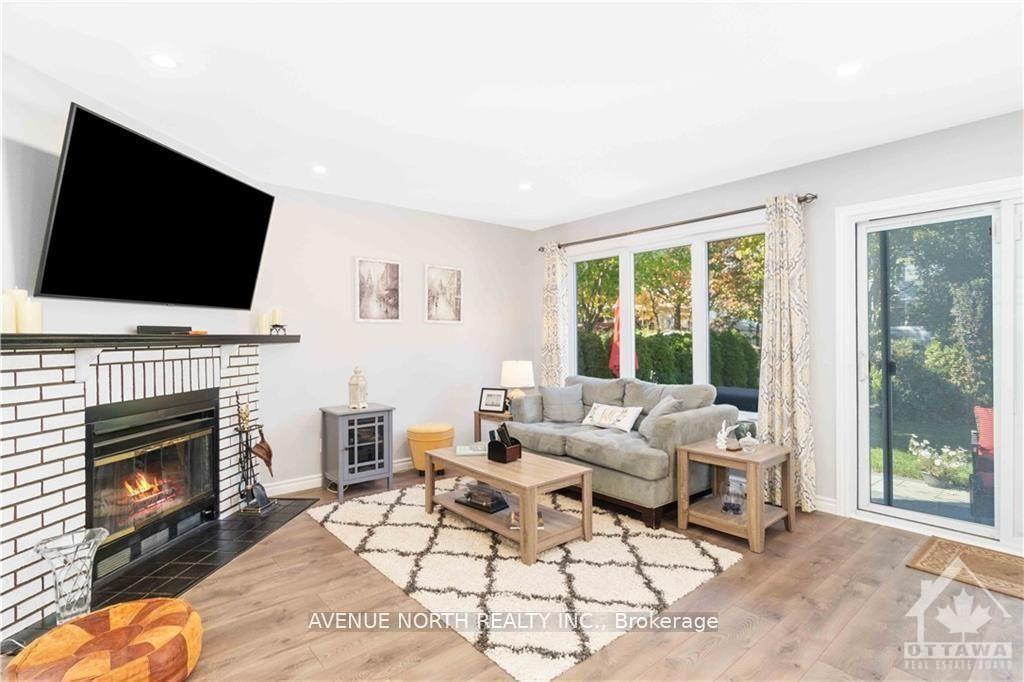 Photo 6 of 10 Pickwick Drive, Ottawa, Barrhaven - Cedargrove/Fraserdale — HOMEH