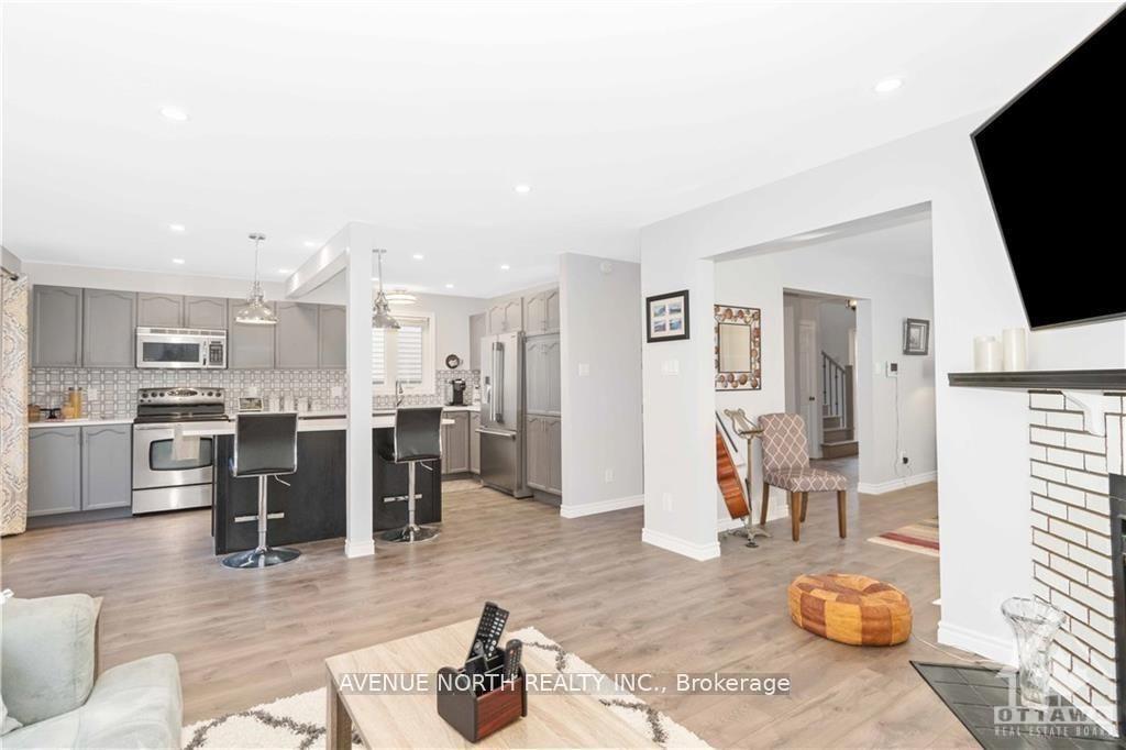 Photo 8 of 10 Pickwick Drive, Ottawa, Barrhaven - Cedargrove/Fraserdale — HOMEH
