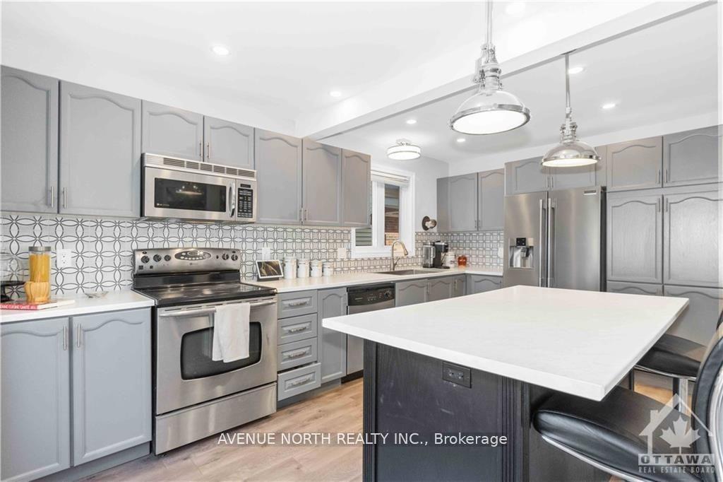Photo 9 of 10 Pickwick Drive, Ottawa, Barrhaven - Cedargrove/Fraserdale — HOMEH