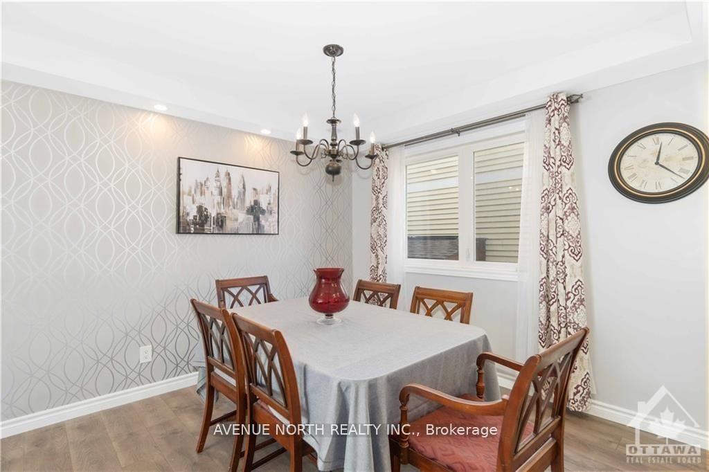 Photo 11 of 10 Pickwick Drive, Ottawa, Barrhaven - Cedargrove/Fraserdale — HOMEH