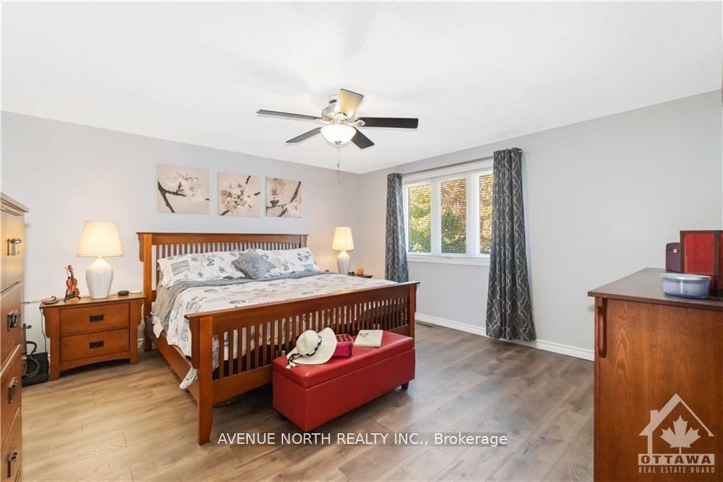 Photo 12 of 10 Pickwick Drive, Ottawa, Barrhaven - Cedargrove/Fraserdale — HOMEH