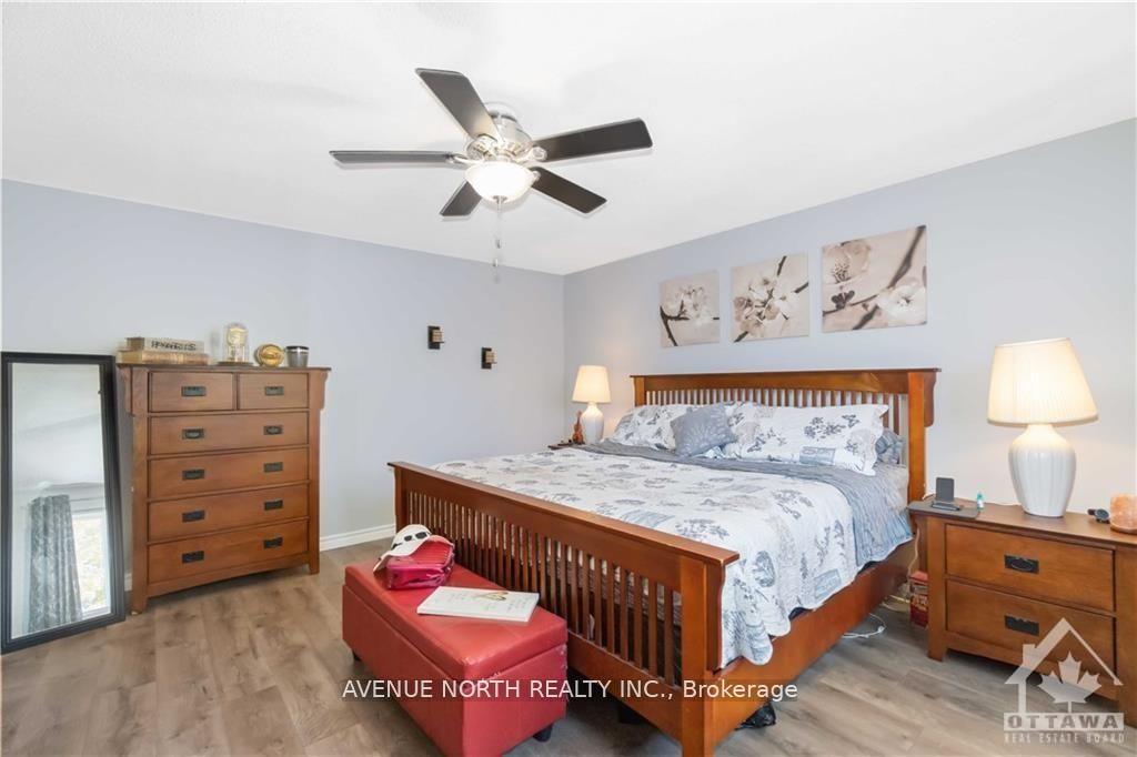 Photo 13 of 10 Pickwick Drive, Ottawa, Barrhaven - Cedargrove/Fraserdale — HOMEH