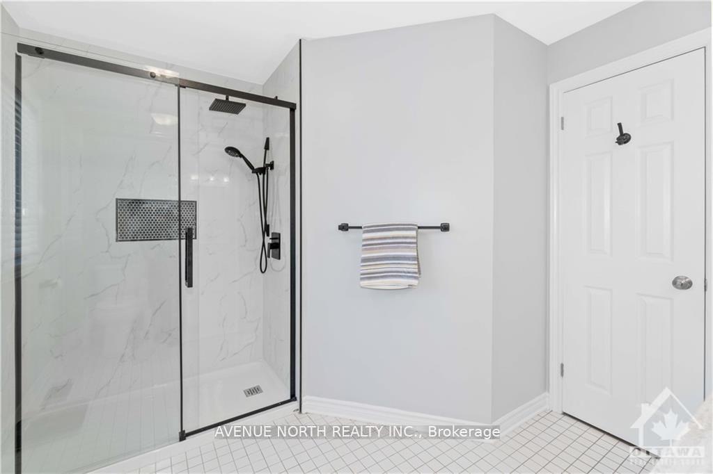 Photo 14 of 10 Pickwick Drive, Ottawa, Barrhaven - Cedargrove/Fraserdale — HOMEH