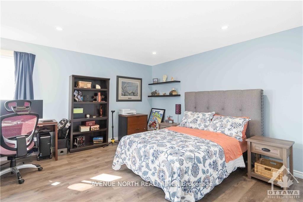Photo 16 of 10 Pickwick Drive, Ottawa, Barrhaven - Cedargrove/Fraserdale — HOMEH