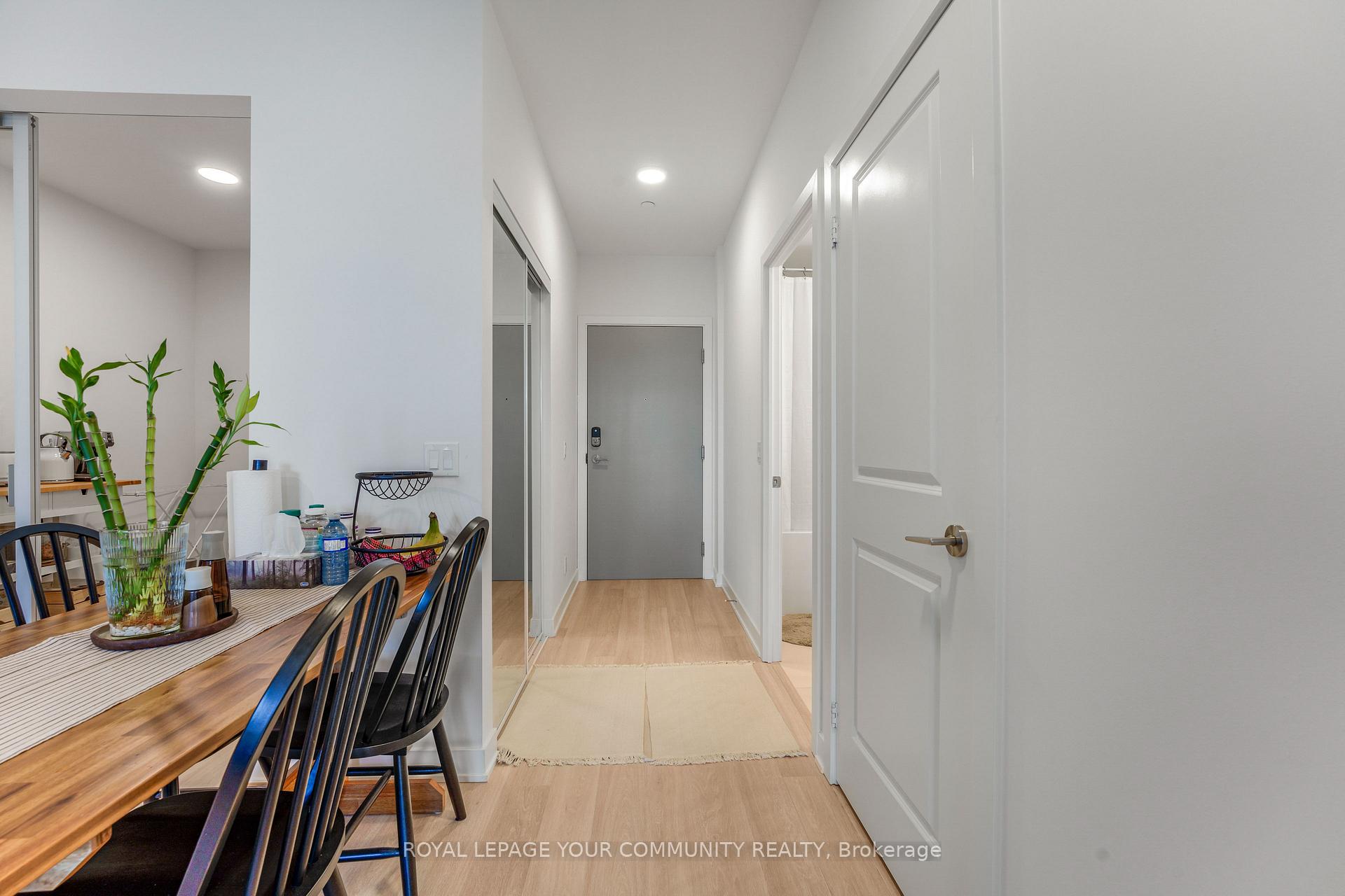 Photo 4 of Unit 224, 50 Upper Mall Way, Vaughan, Brownridge — HOMEH