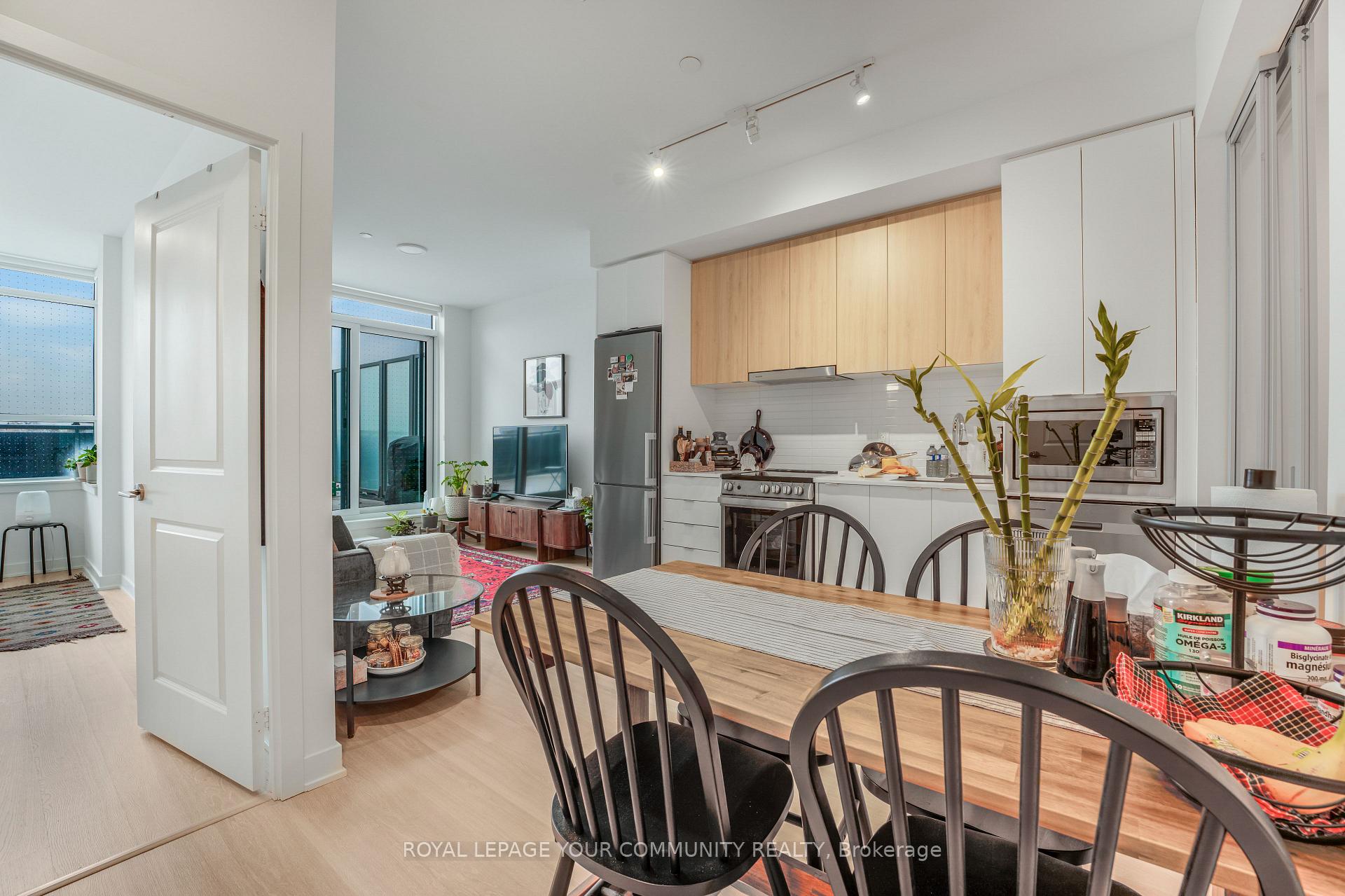 Photo 6 of Unit 224, 50 Upper Mall Way, Vaughan, Brownridge — HOMEH