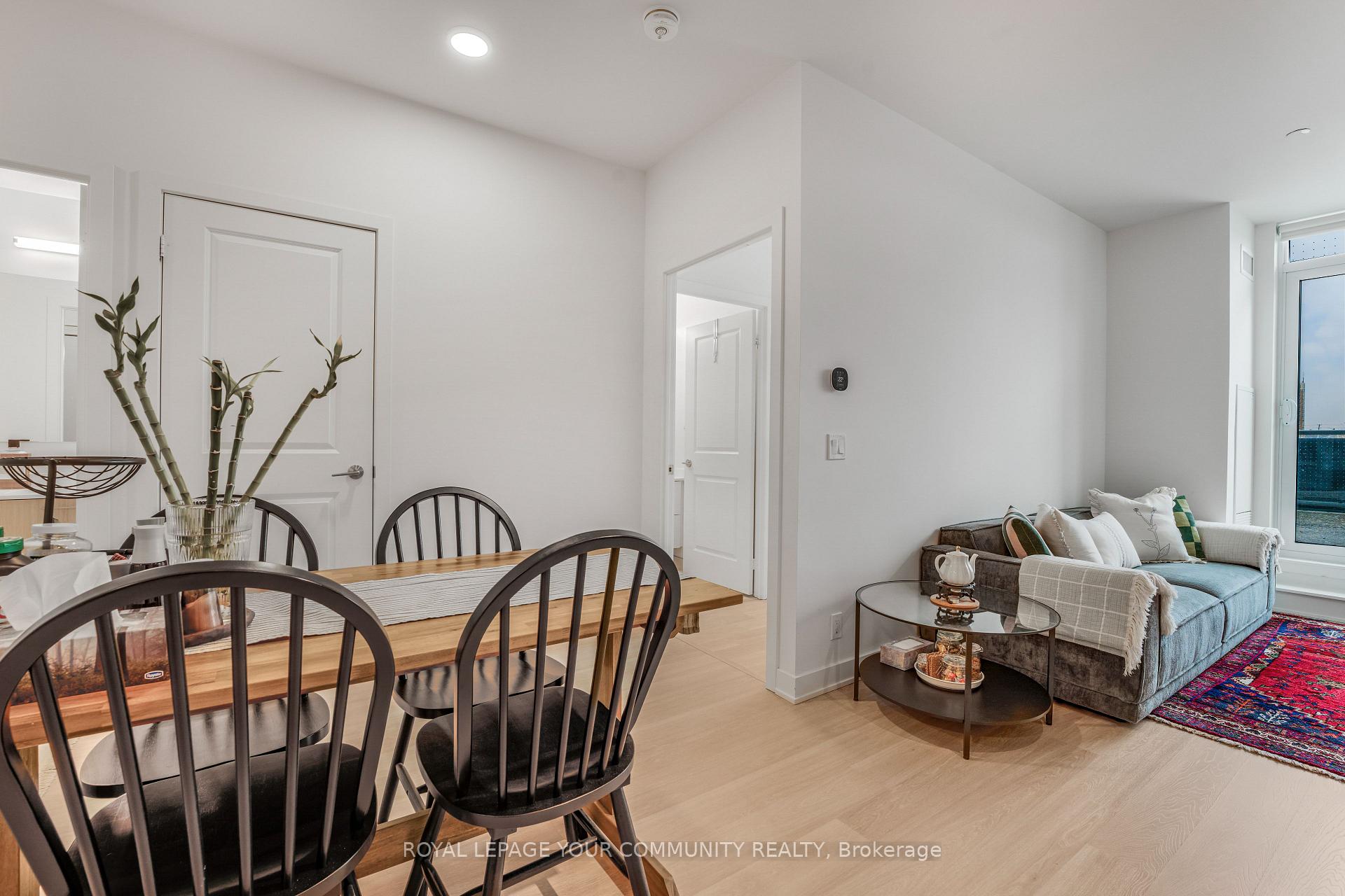 Photo 3 of Unit 224, 50 Upper Mall Way, Vaughan, Brownridge — HOMEH