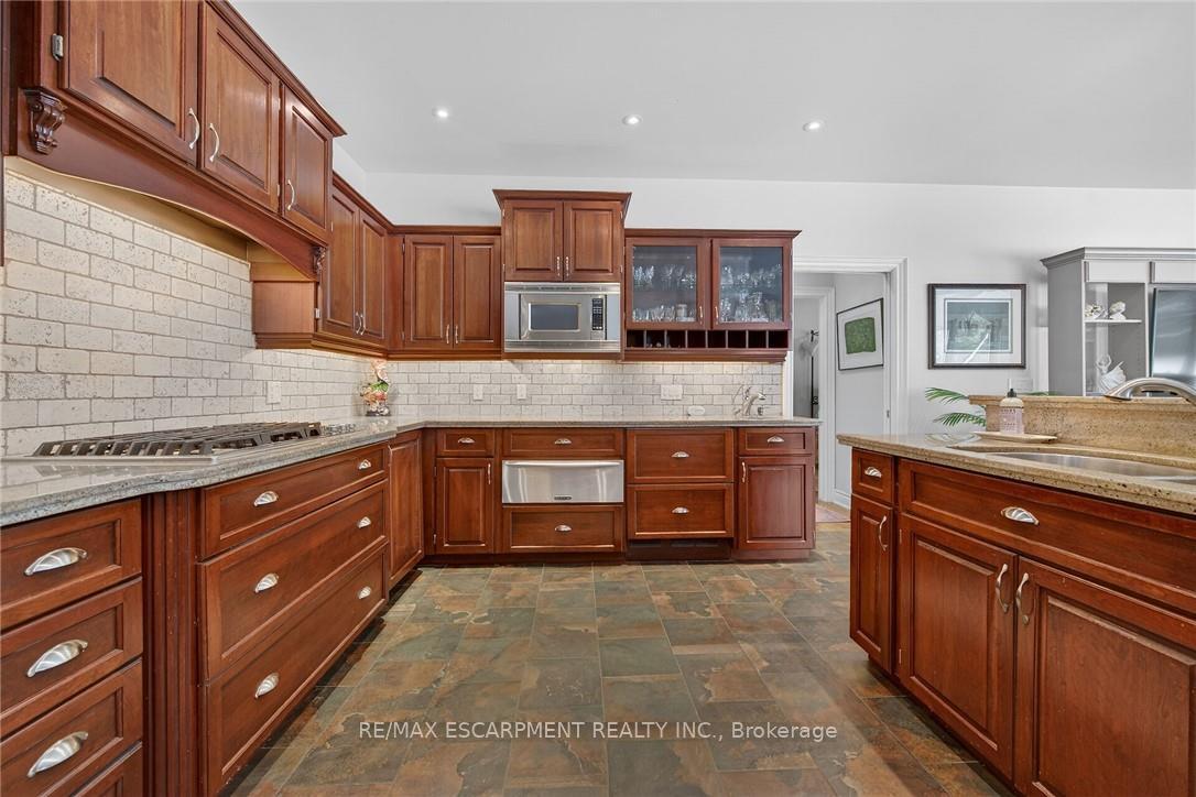 Photo 30 of 72 Yeager Avenue, Norfolk, Simcoe — HOMEH