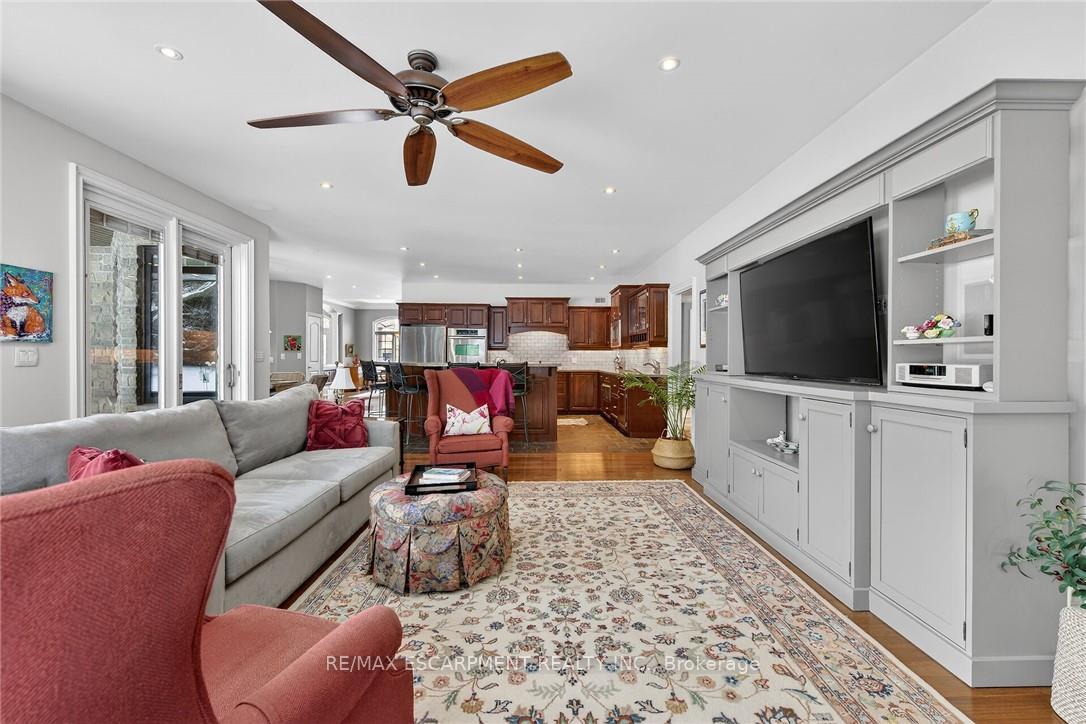 Photo 3 of 72 Yeager Avenue, Norfolk, Simcoe — HOMEH