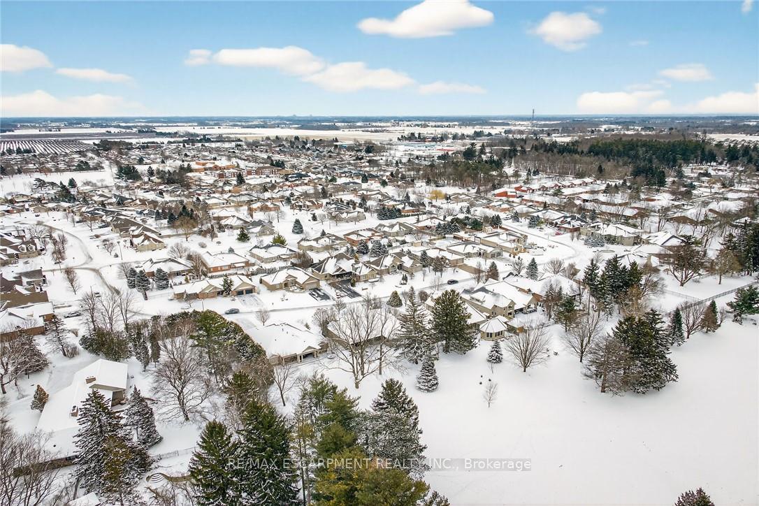 Photo 32 of 72 Yeager Avenue, Norfolk, Simcoe — HOMEH