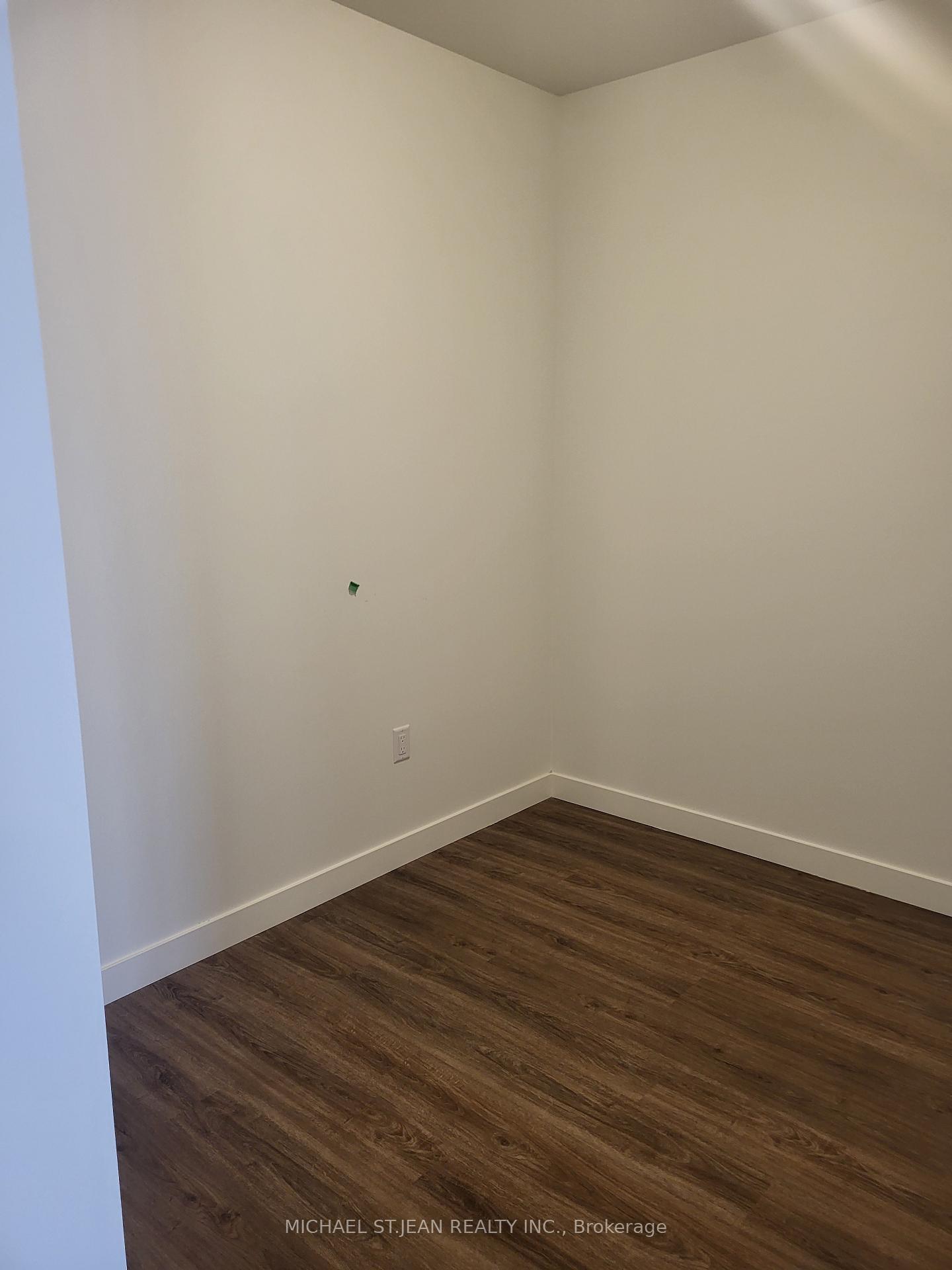 Photo 5 of Unit 803, 461 Green Road, Hamilton, Lakeshore — HOMEH