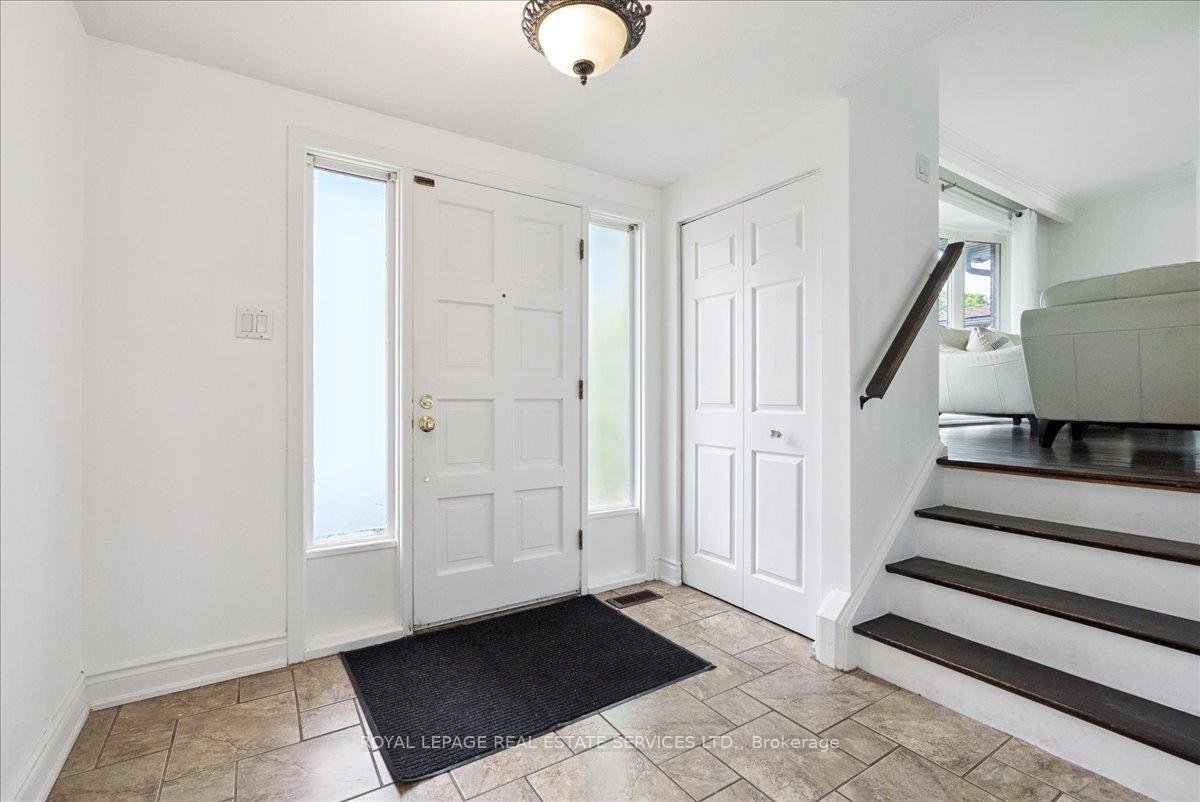 Front of 4060 Flemish Drive
