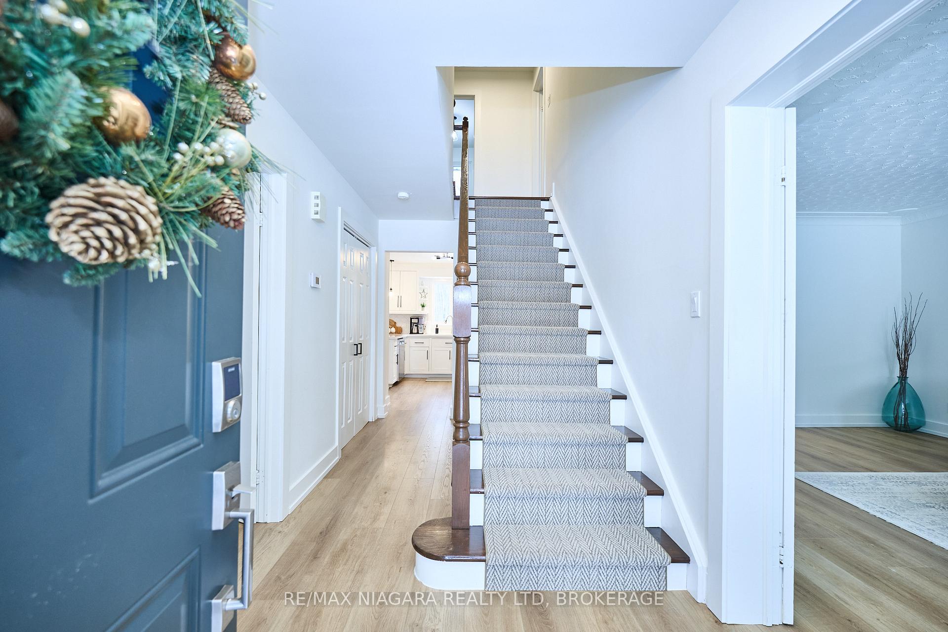 Photo 3 of 35 Berkwood Place, Pelham, Fonthill — HOMEH