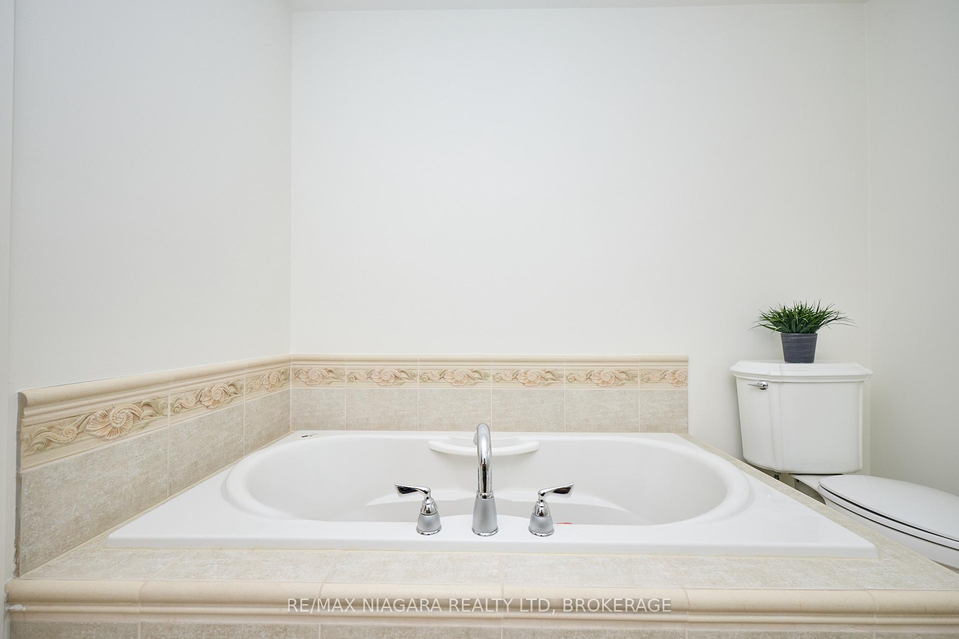 Photo 35 of 35 Berkwood Place, Pelham, Fonthill — HOMEH
